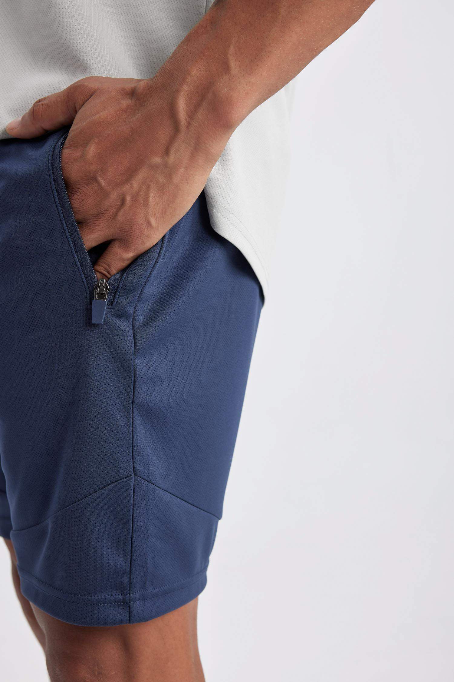 شورت رياضي قصير كحلي سليم فيت من DeFactoFit