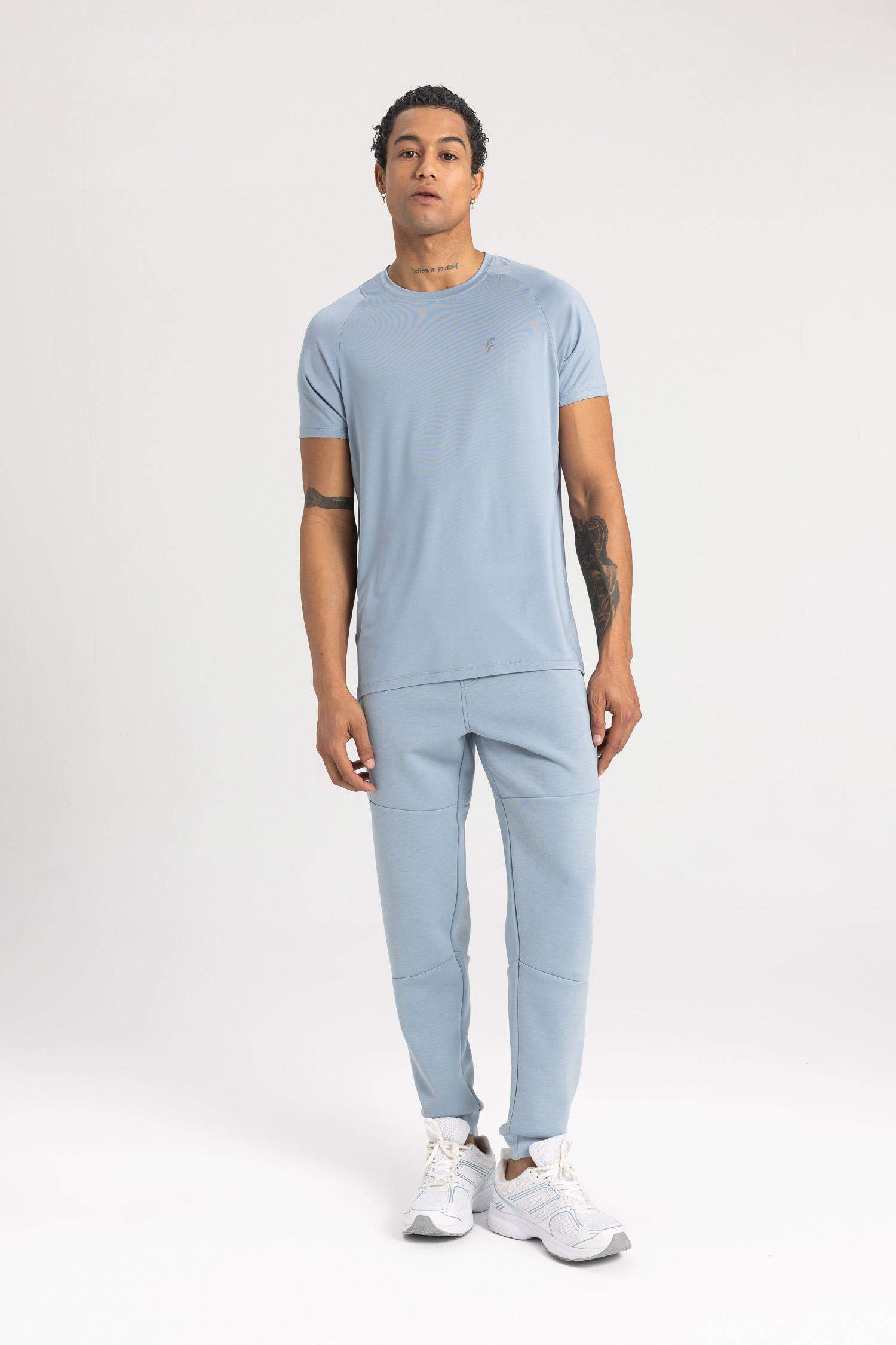 تيشيرت رياضي قصة عادية برقبة مستديرة