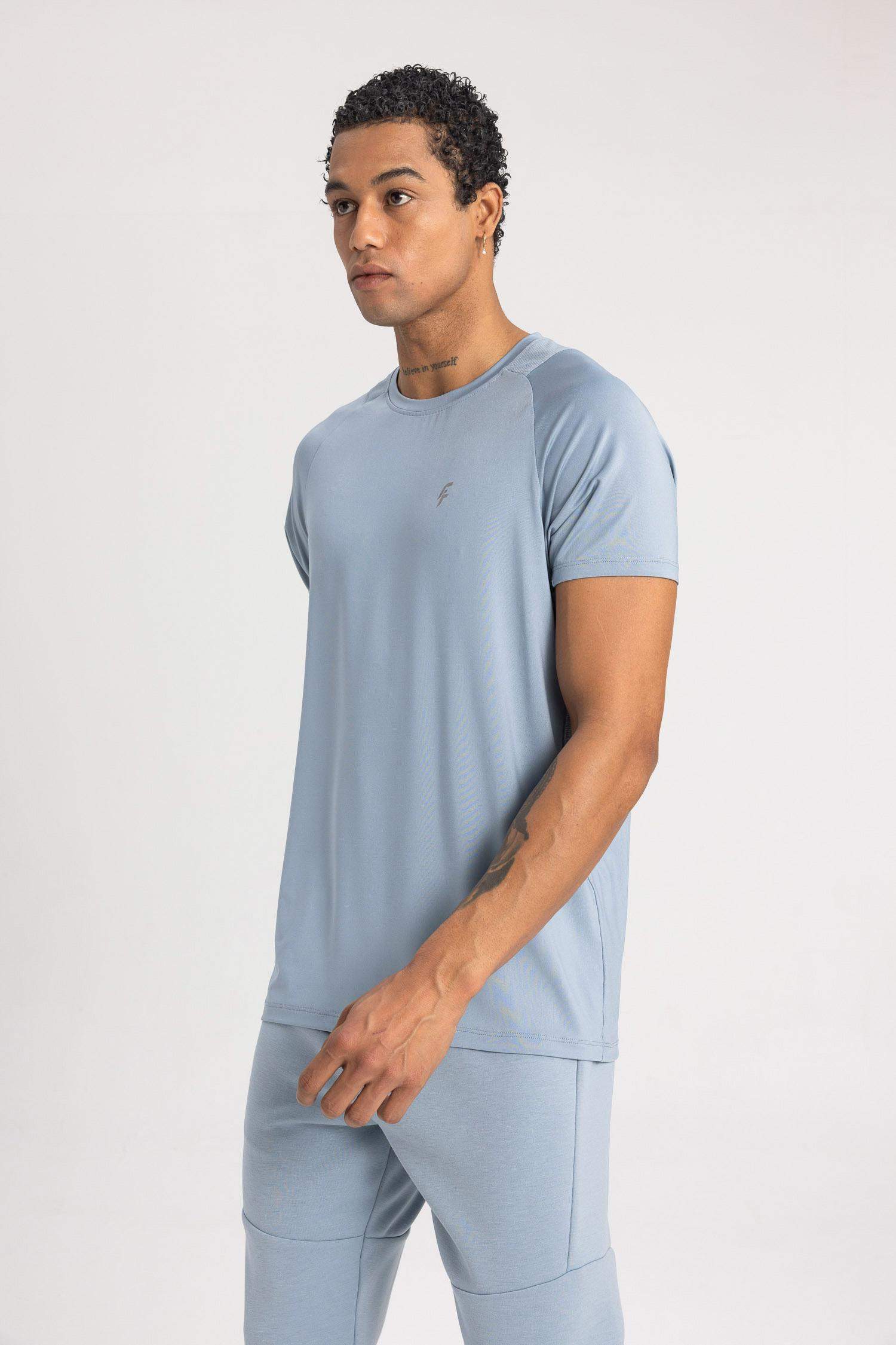 تيشيرت رياضي قصة عادية برقبة مستديرة