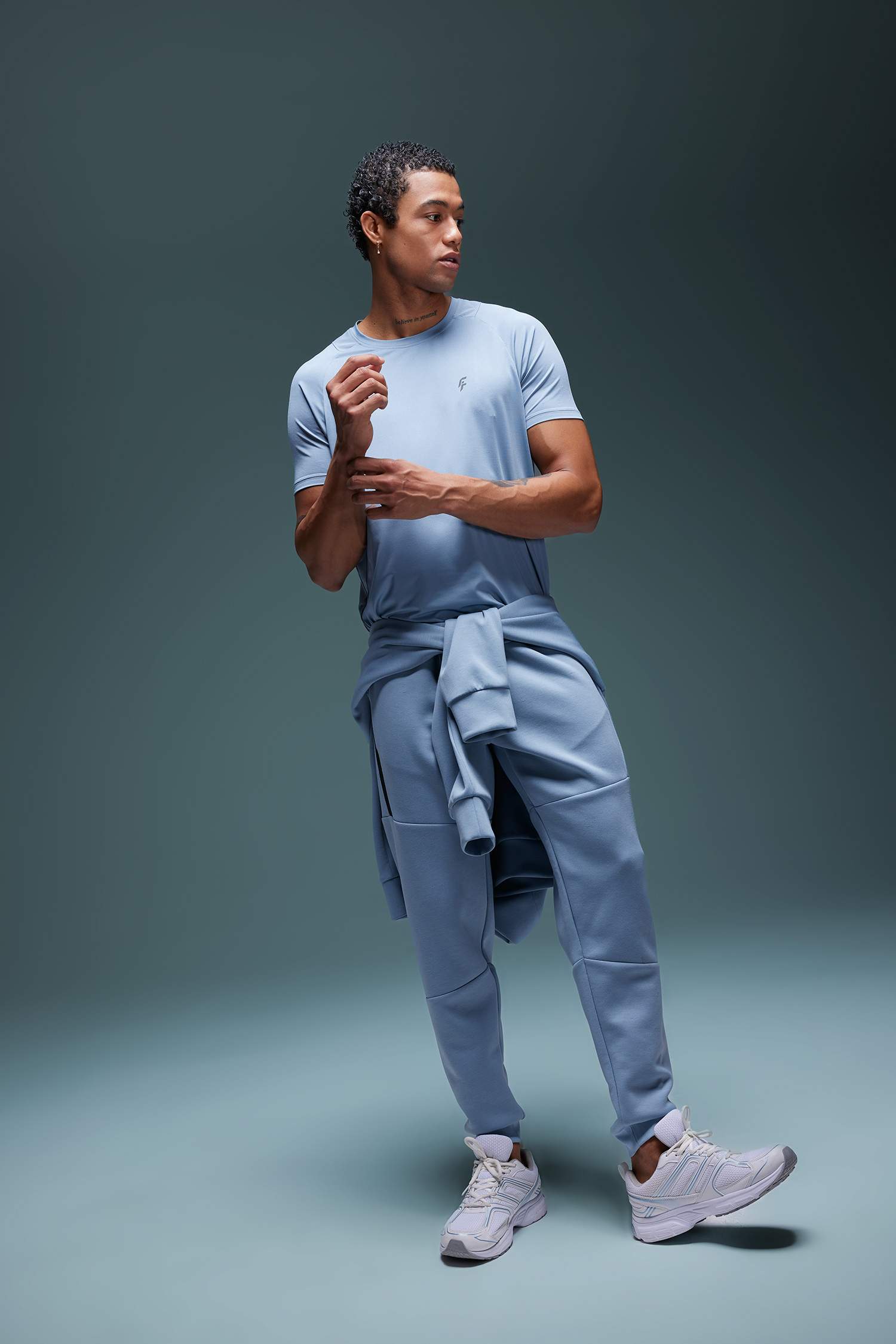 بنطلون جوجر سليم فيت وبأستك من تحت من DeFactoFit