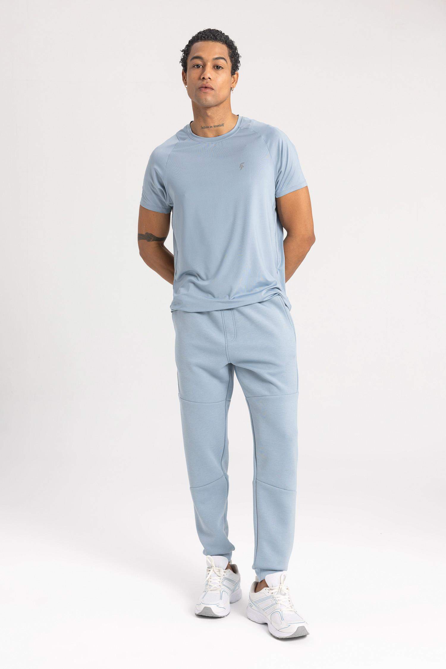 بنطلون جوجر سليم فيت وبأستك من تحت من DeFactoFit