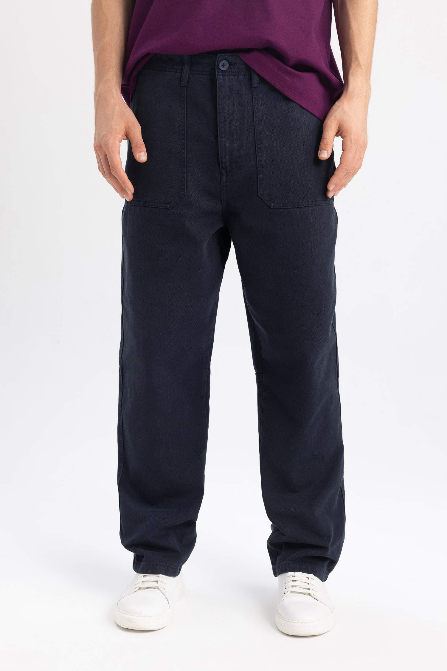 بنطلون باجي برجل عادي