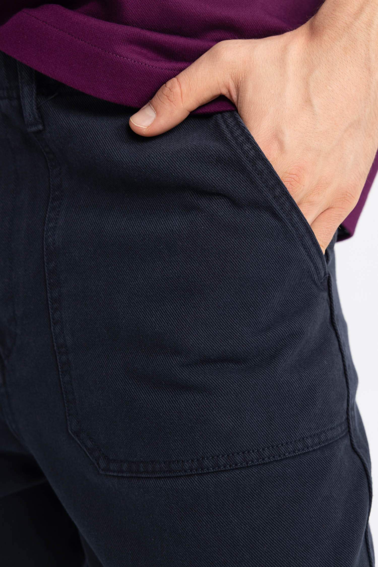 بنطلون باجي برجل عادي