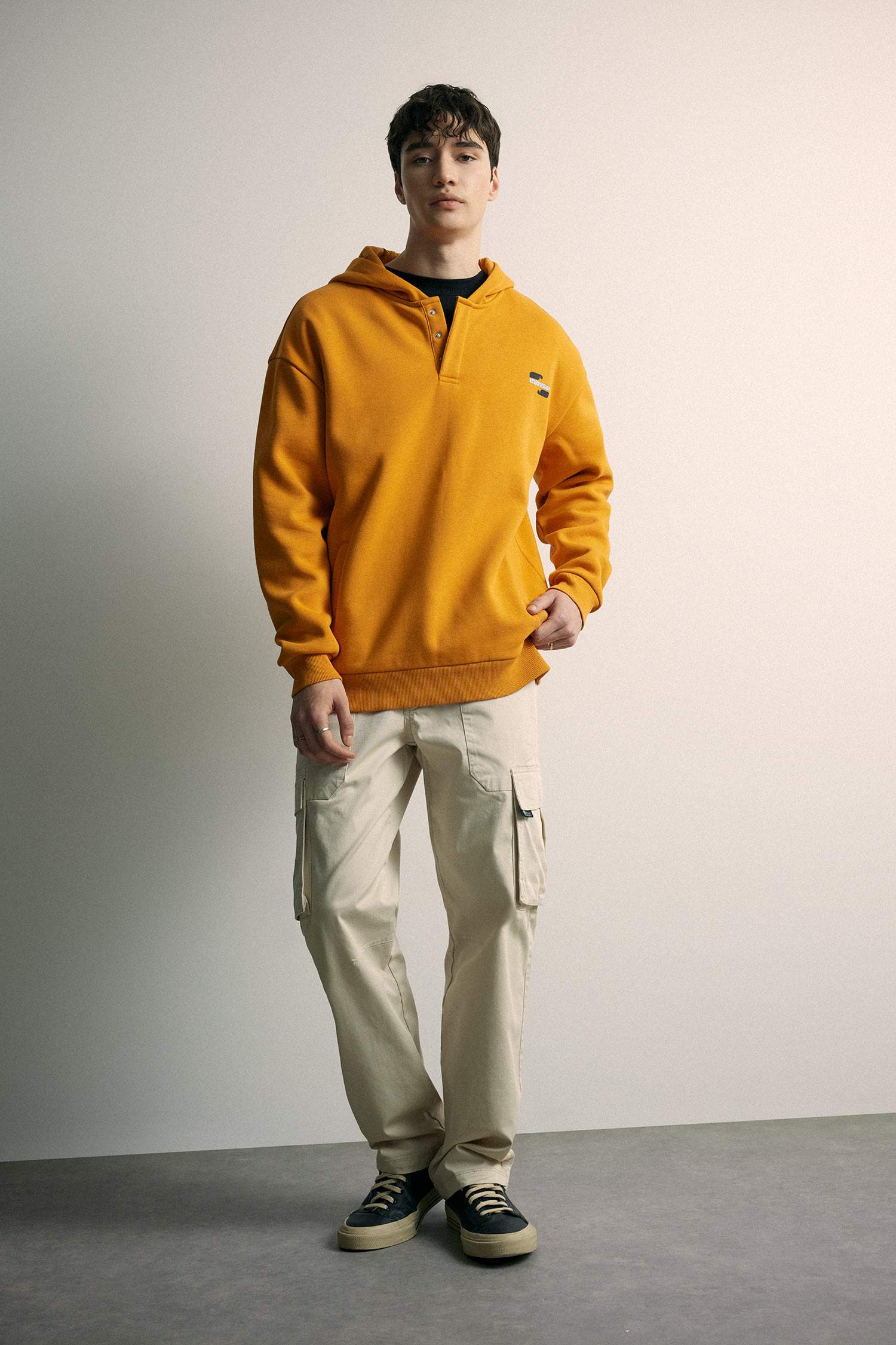 ыңғайлы пішім минималл бас киімді Свитер