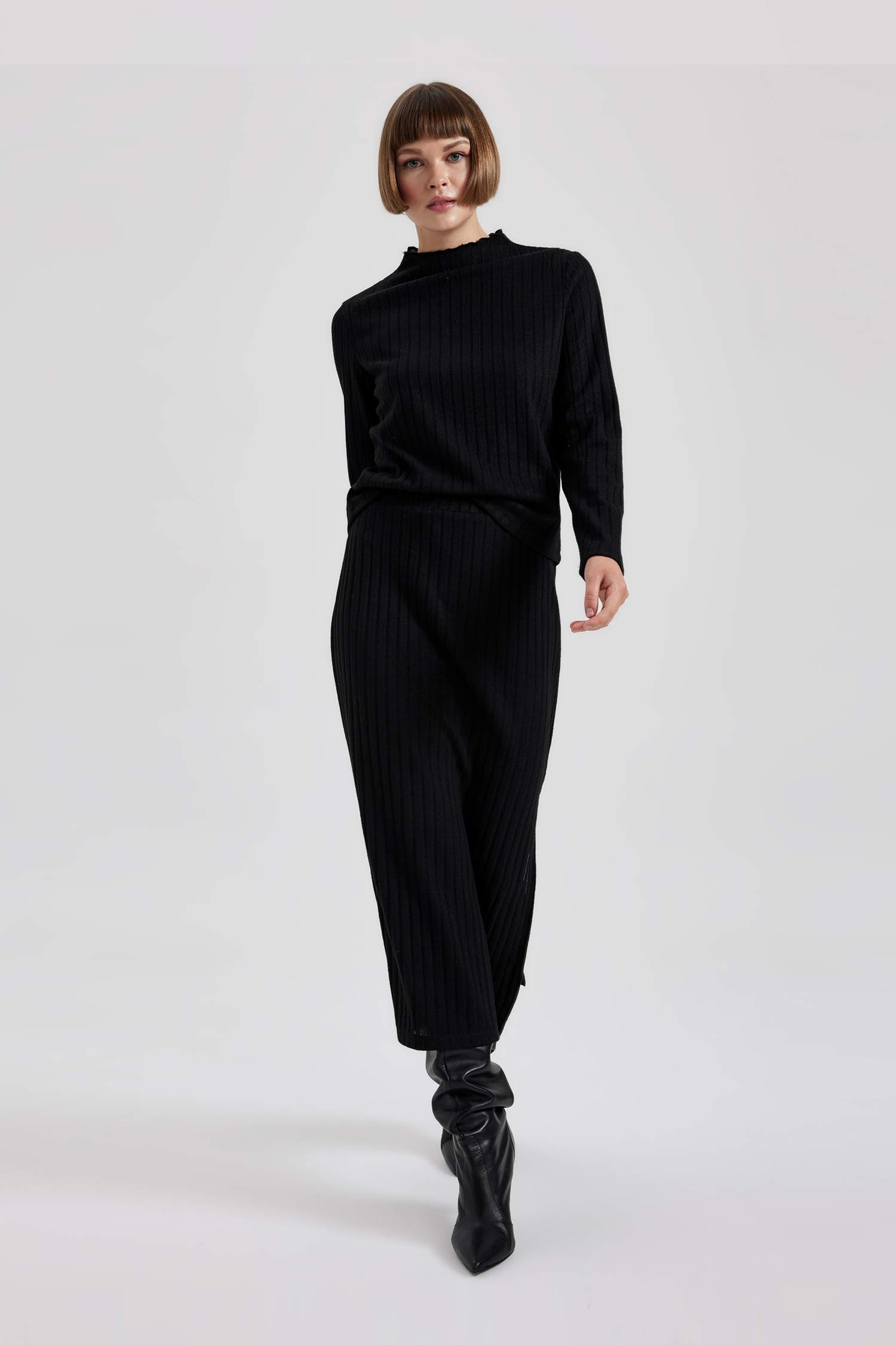 تنورة ميدي مضلع بقصة مستقيمة بخصر عادي