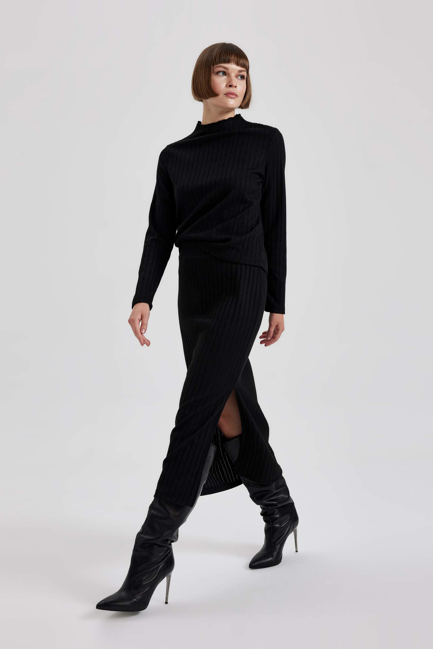 تنورة ميدي مضلع بقصة مستقيمة بخصر عادي