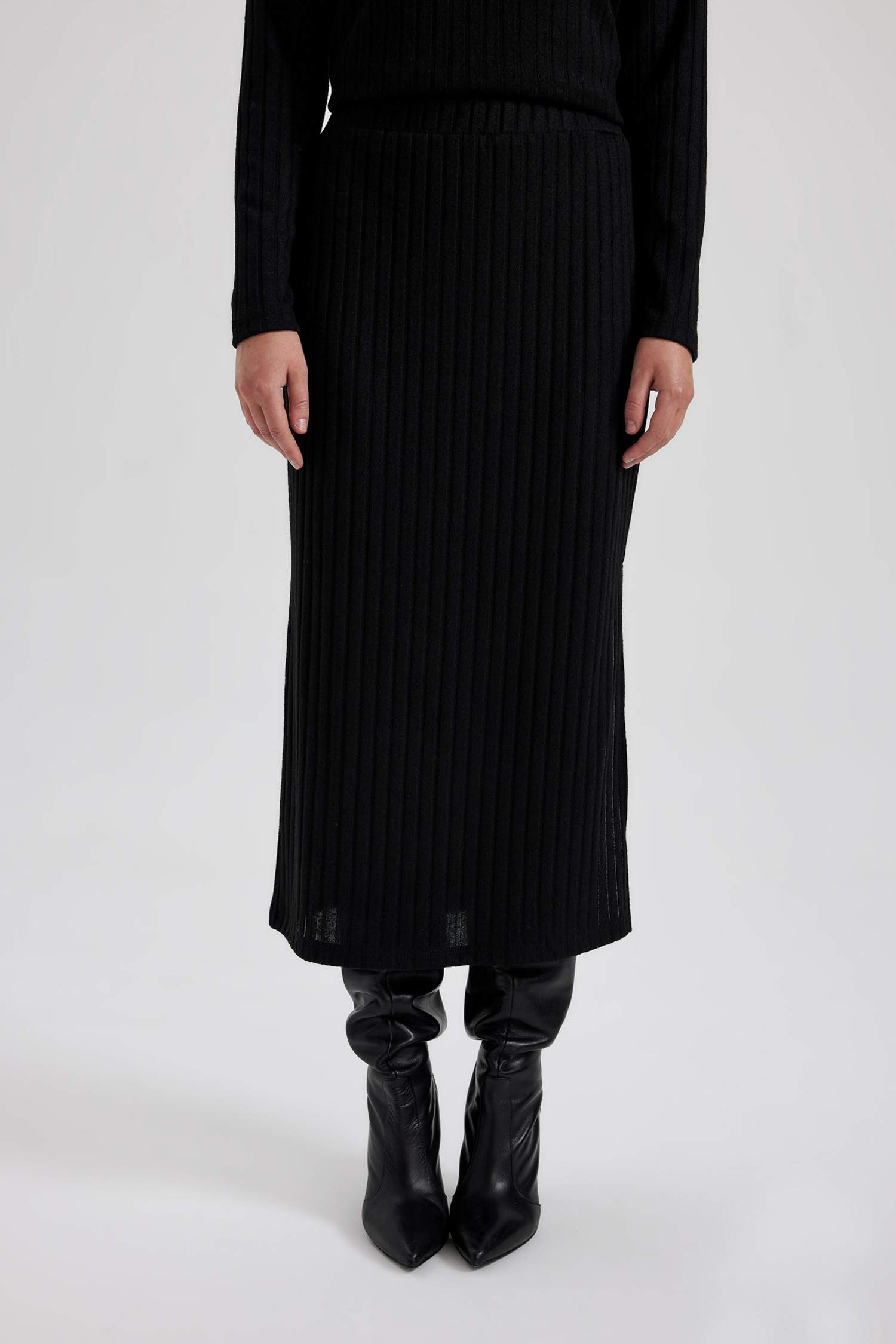 تنورة ميدي مضلع بقصة مستقيمة بخصر عادي