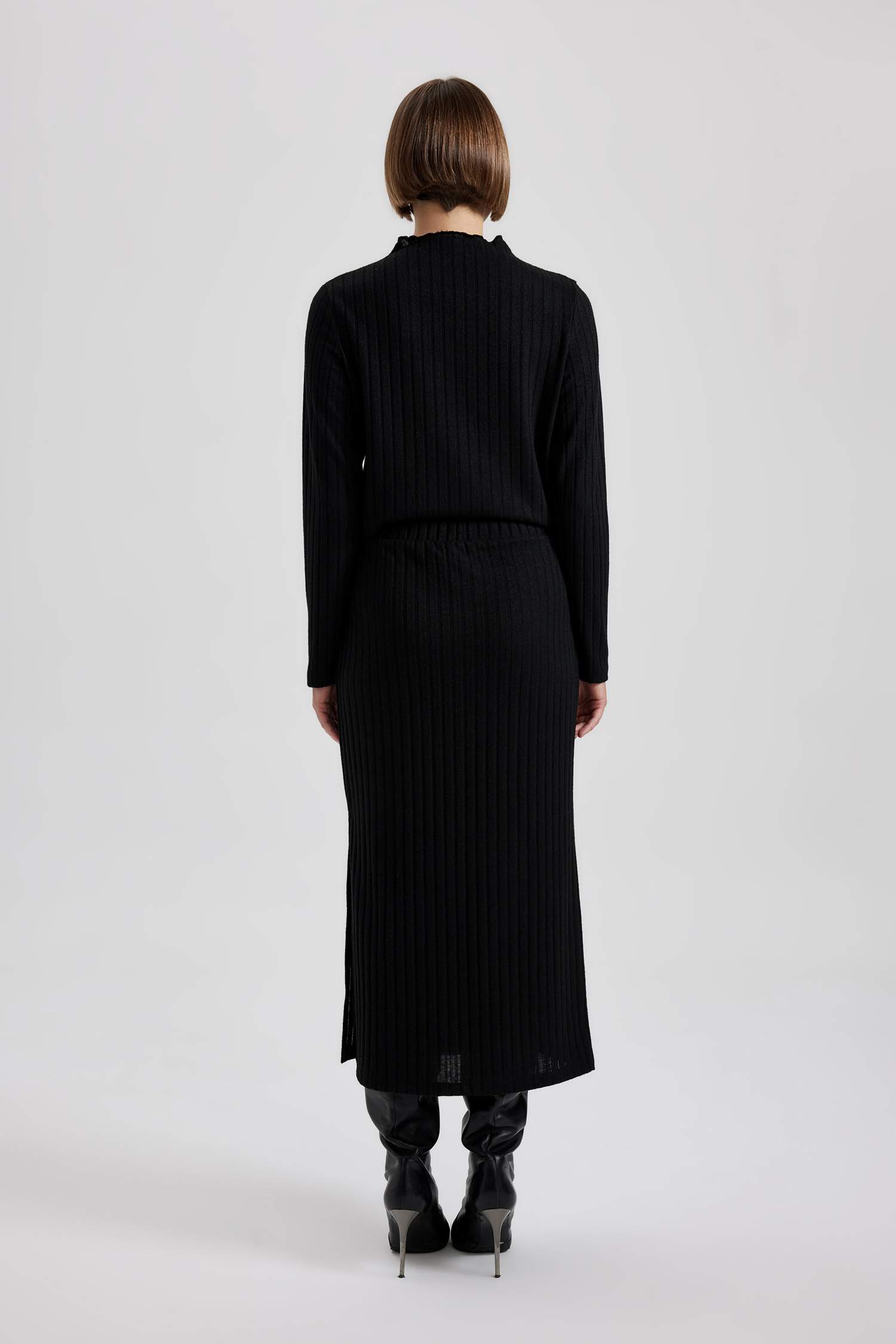 تنورة ميدي مضلع بقصة مستقيمة بخصر عادي