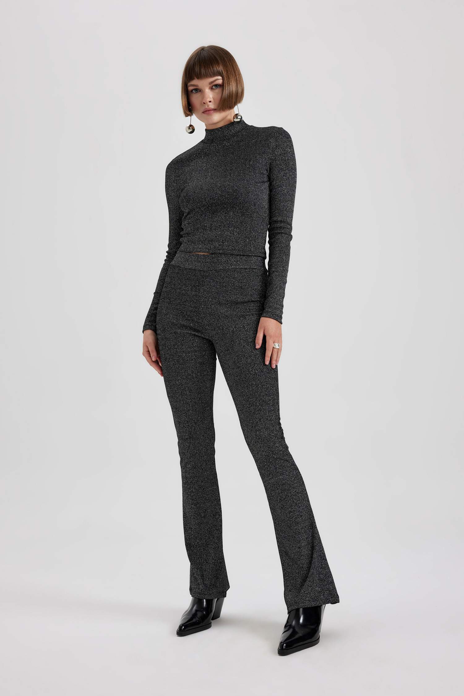 تيشيرت كم طويل سليم فيت بنصف رقبة مدورة