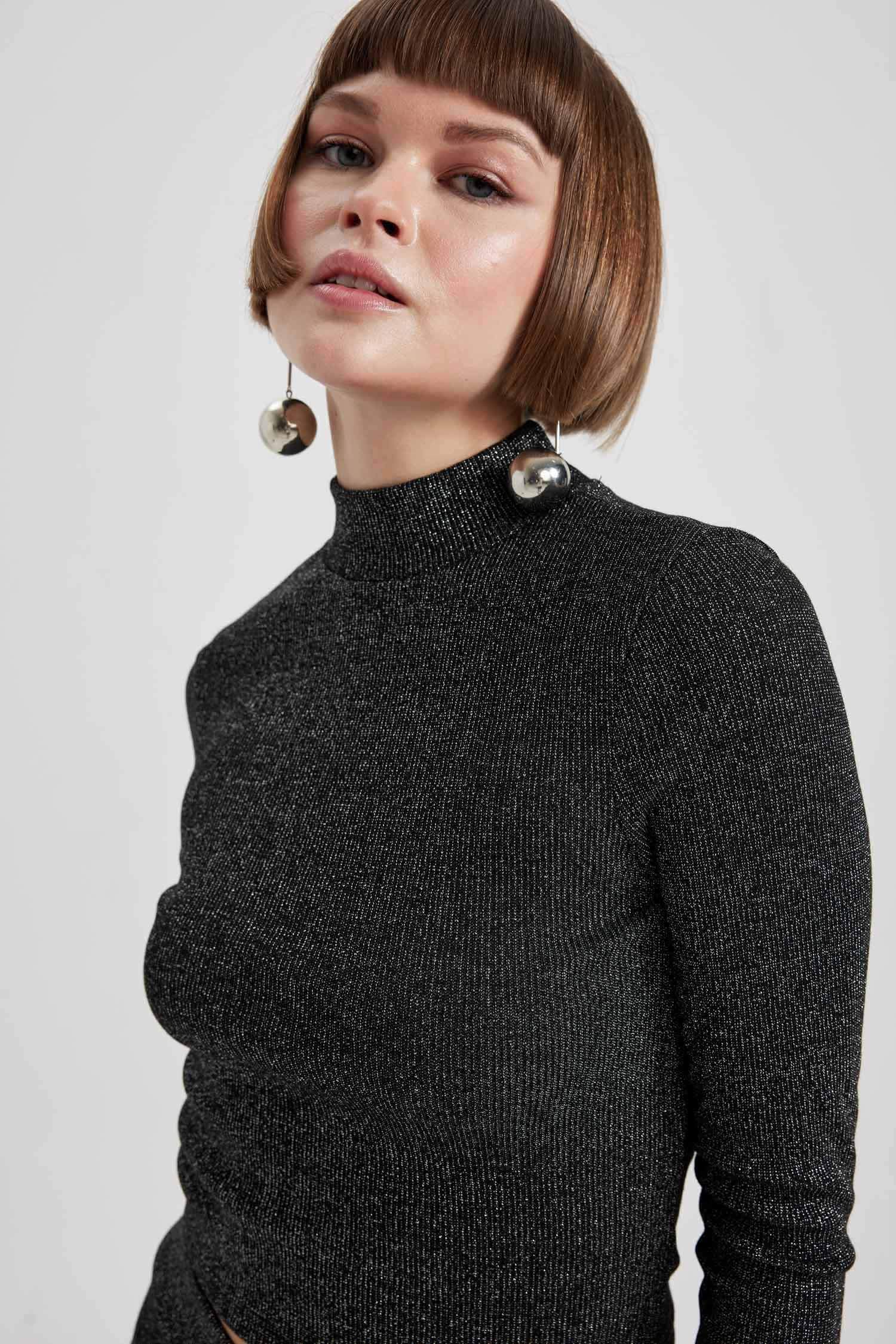 تيشيرت كم طويل سليم فيت بنصف رقبة مدورة