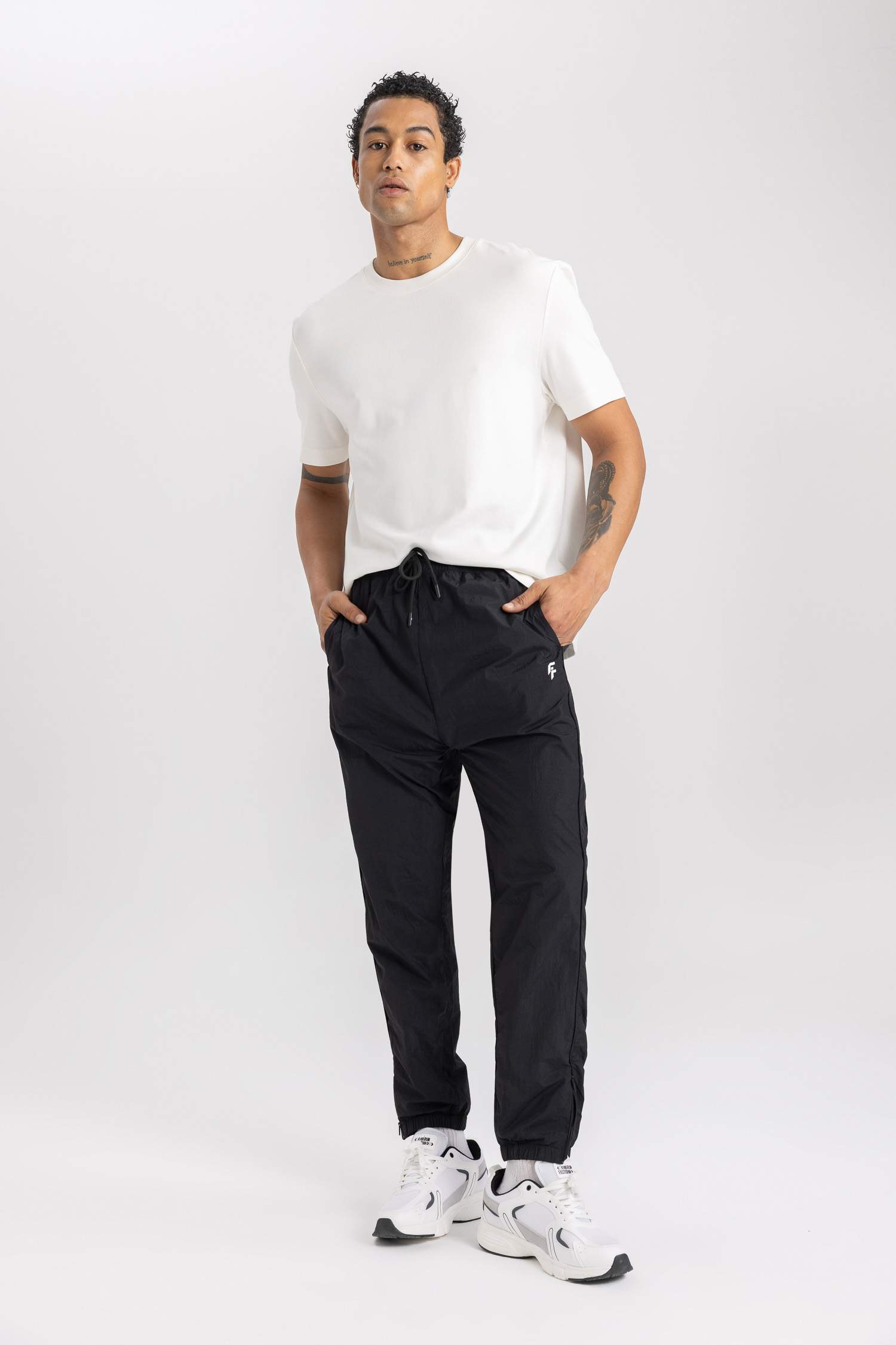 بنطلون بجامة رياضي قصة عادية من DeFactoFit