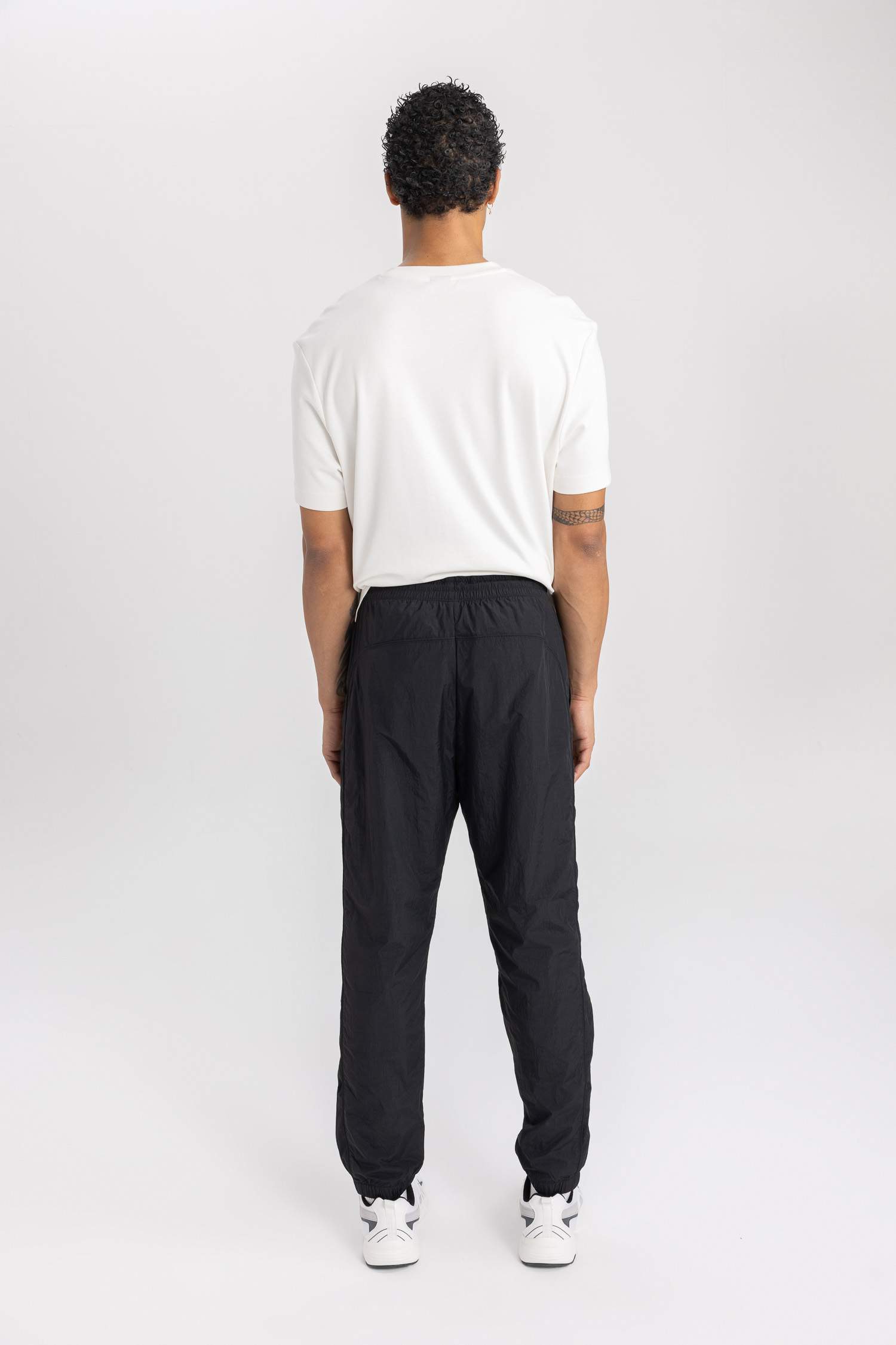 بنطلون بجامة رياضي قصة عادية من DeFactoFit