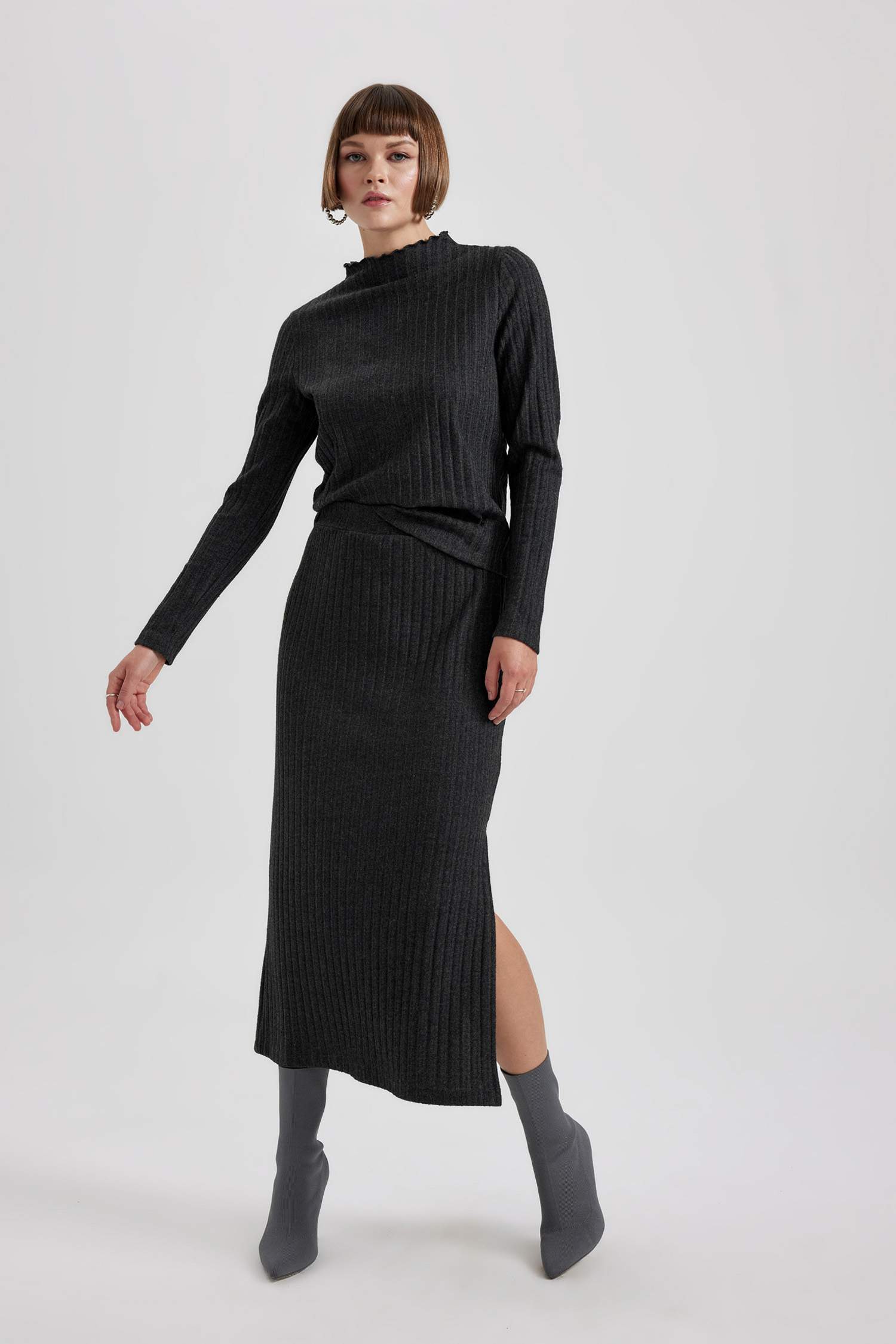 Футболка приталенного кроя с длинным рукавом