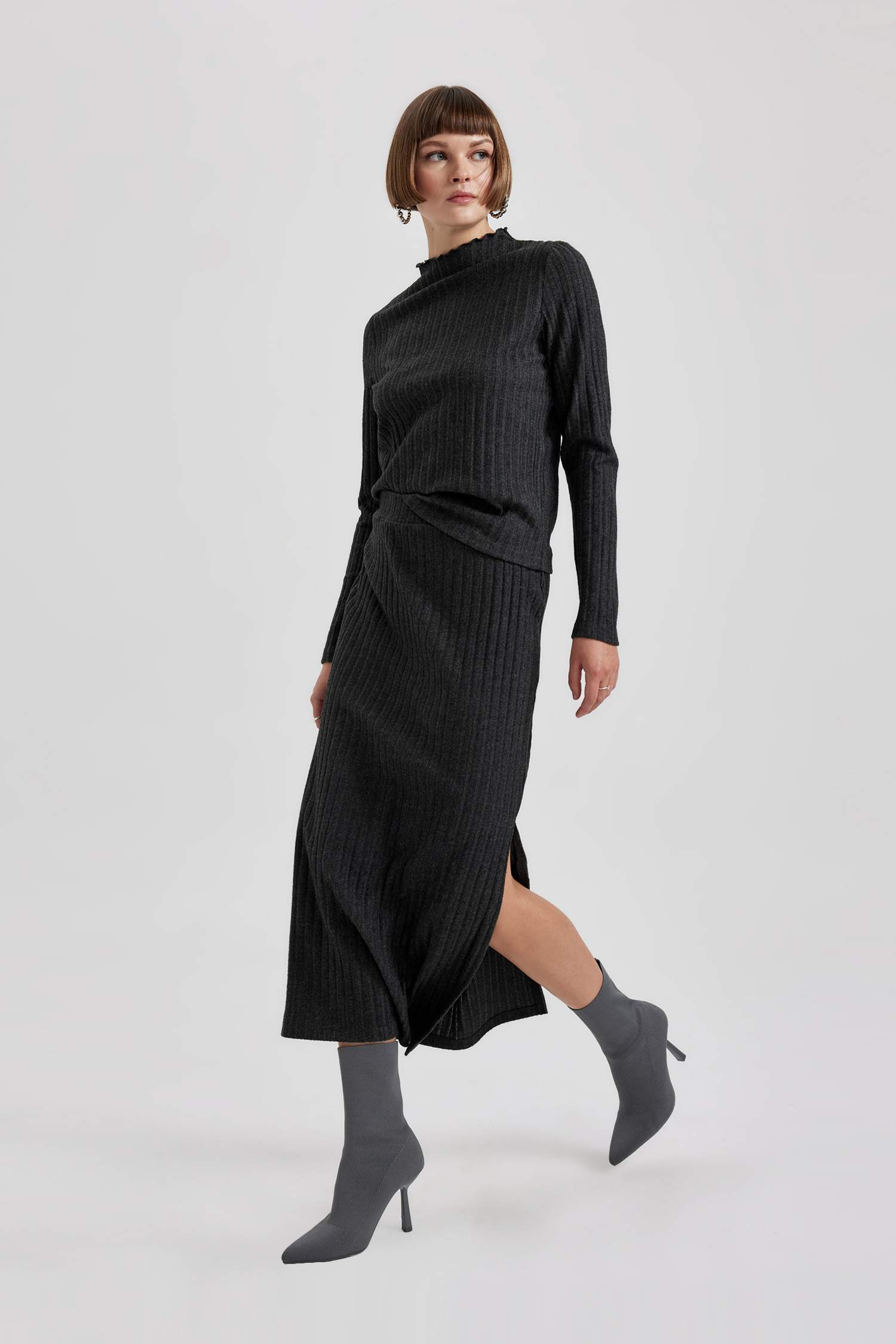 Футболка приталенного кроя с длинным рукавом