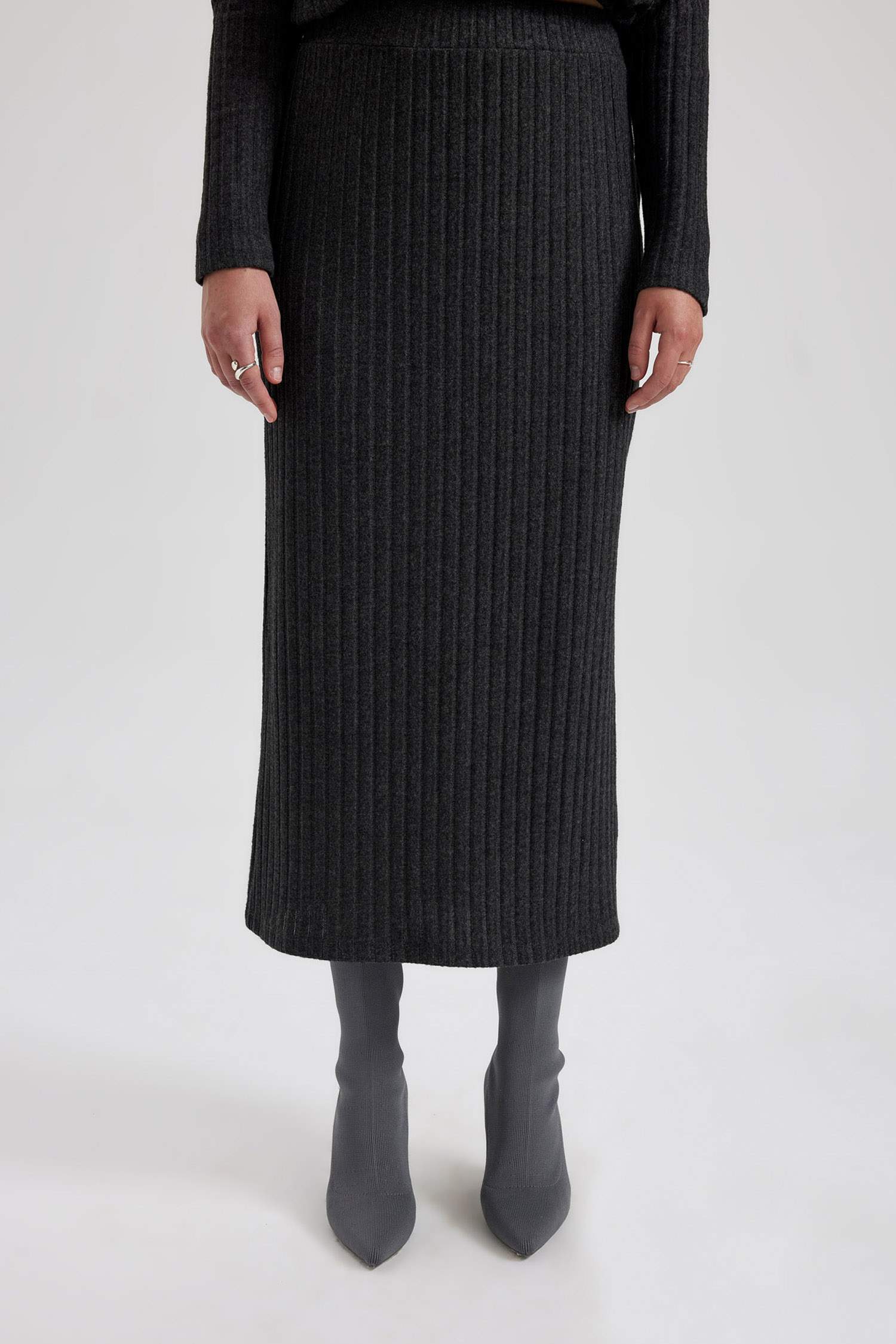 Футболка приталенного кроя с длинным рукавом