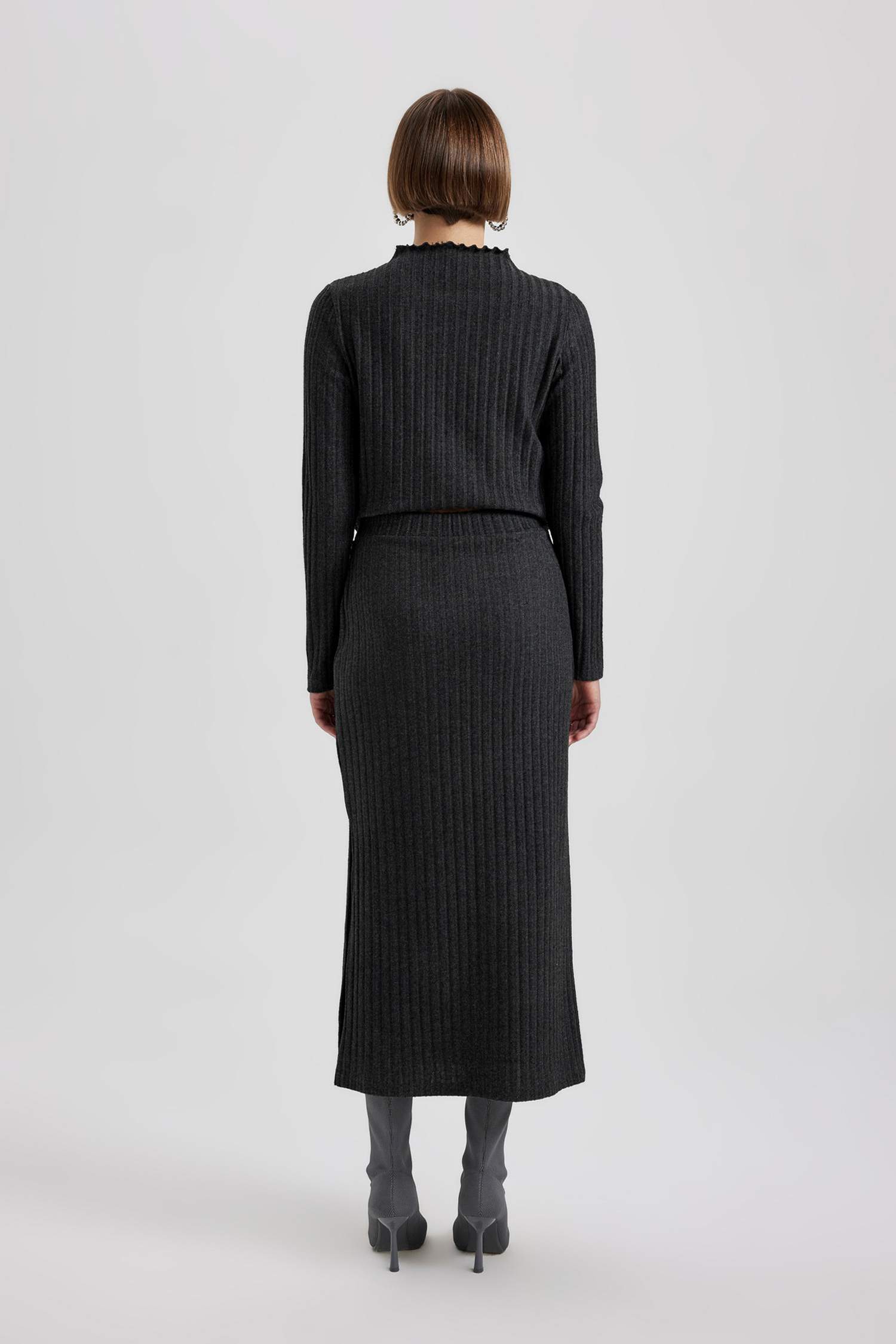 Футболка приталенного кроя с длинным рукавом