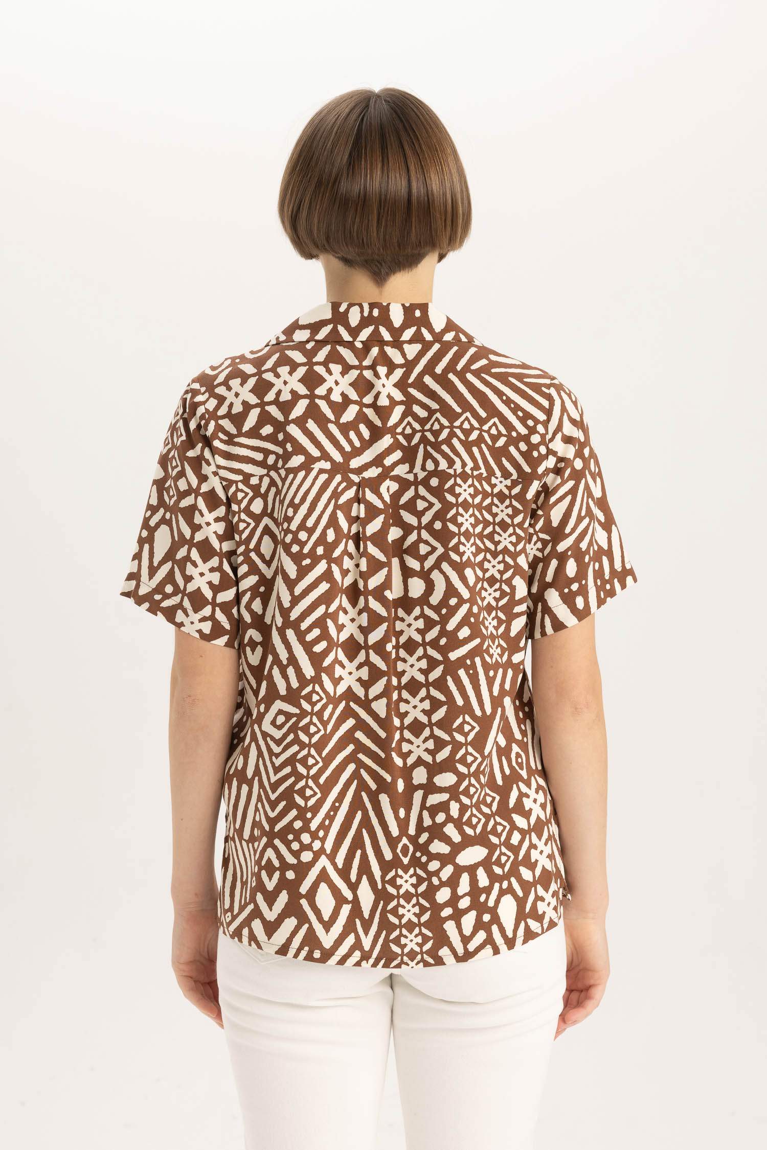 қалыпты пішім Қысқа жеңді жейде