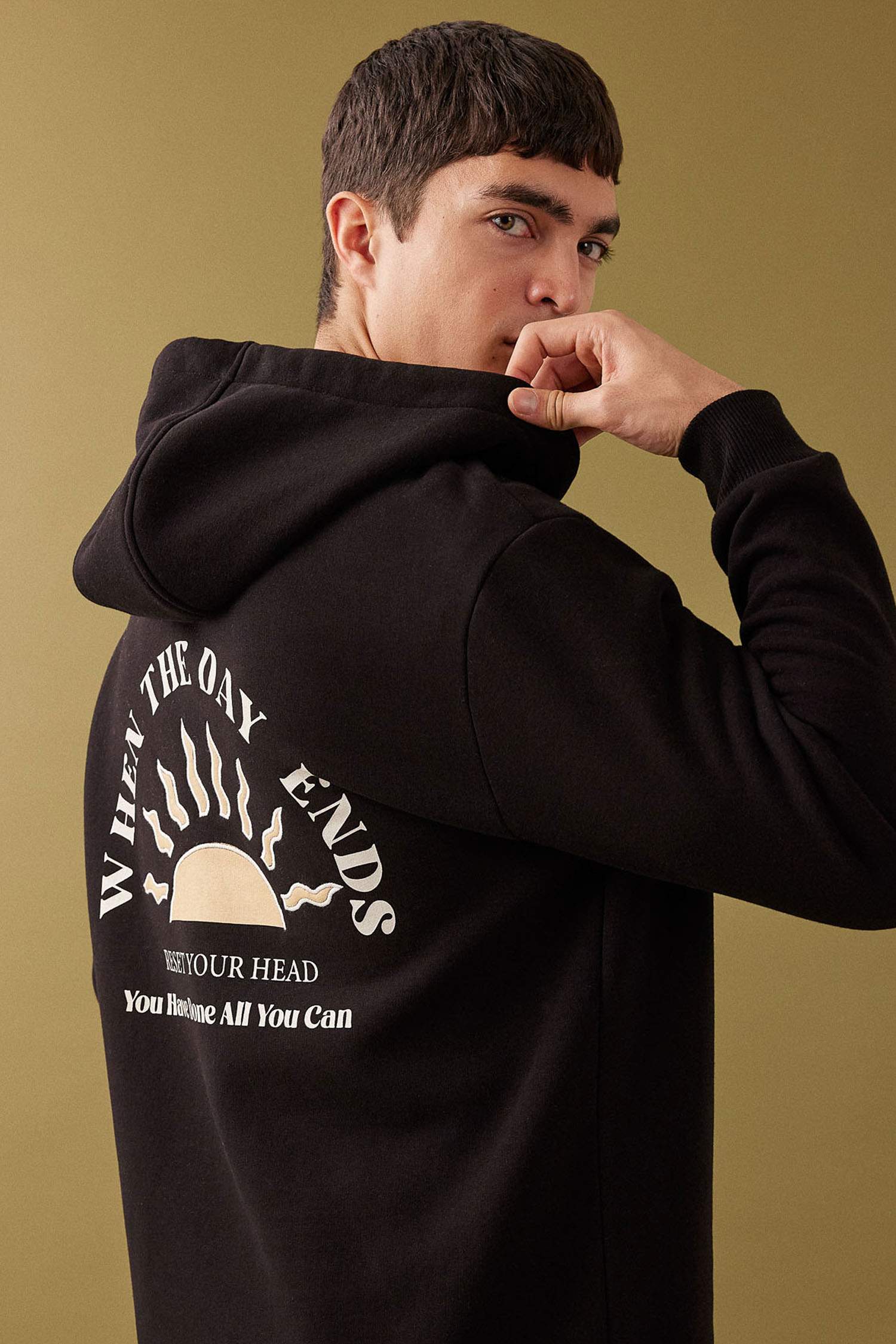 Свитшот оверсайз с капюшоном