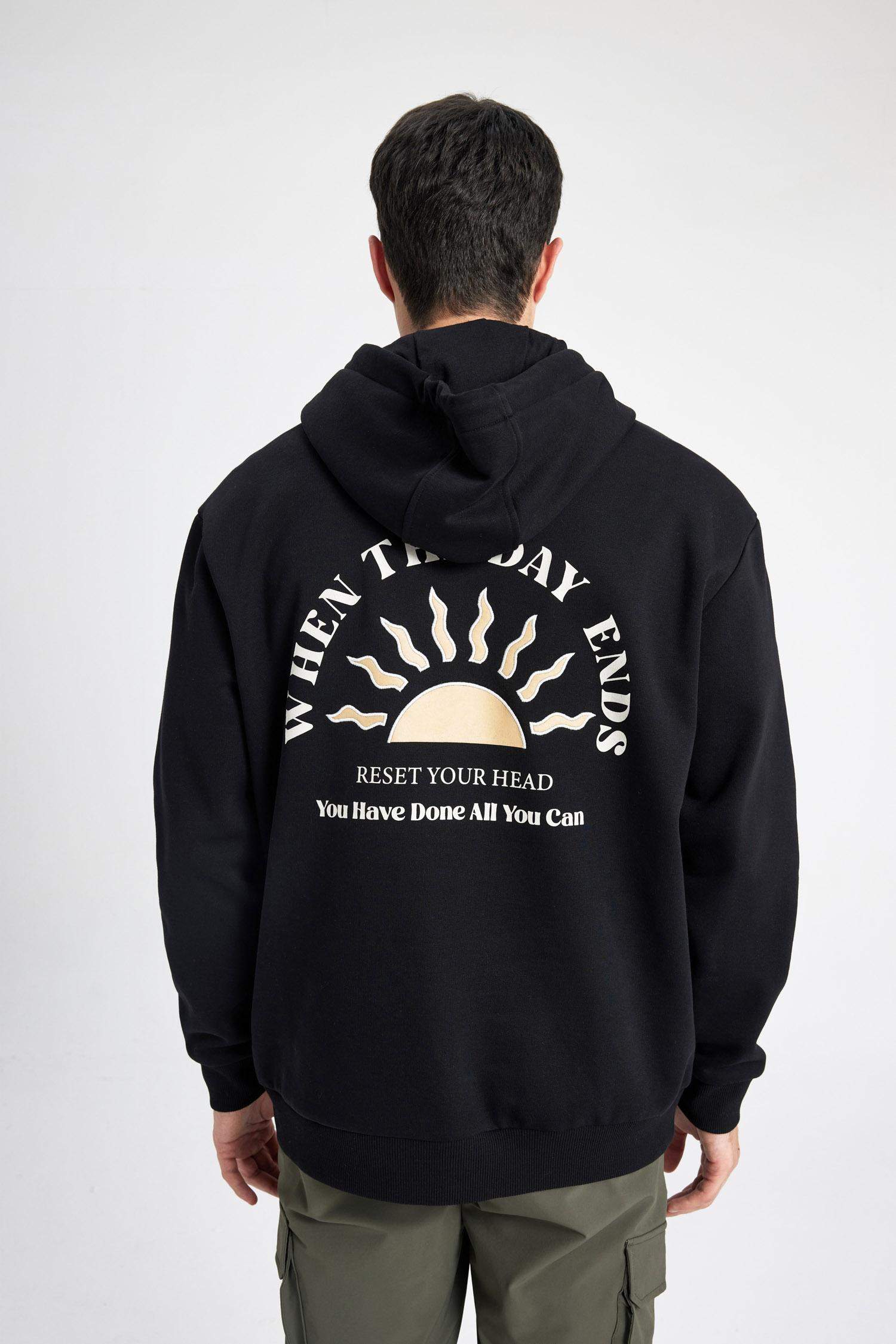 Свитшот оверсайз с капюшоном