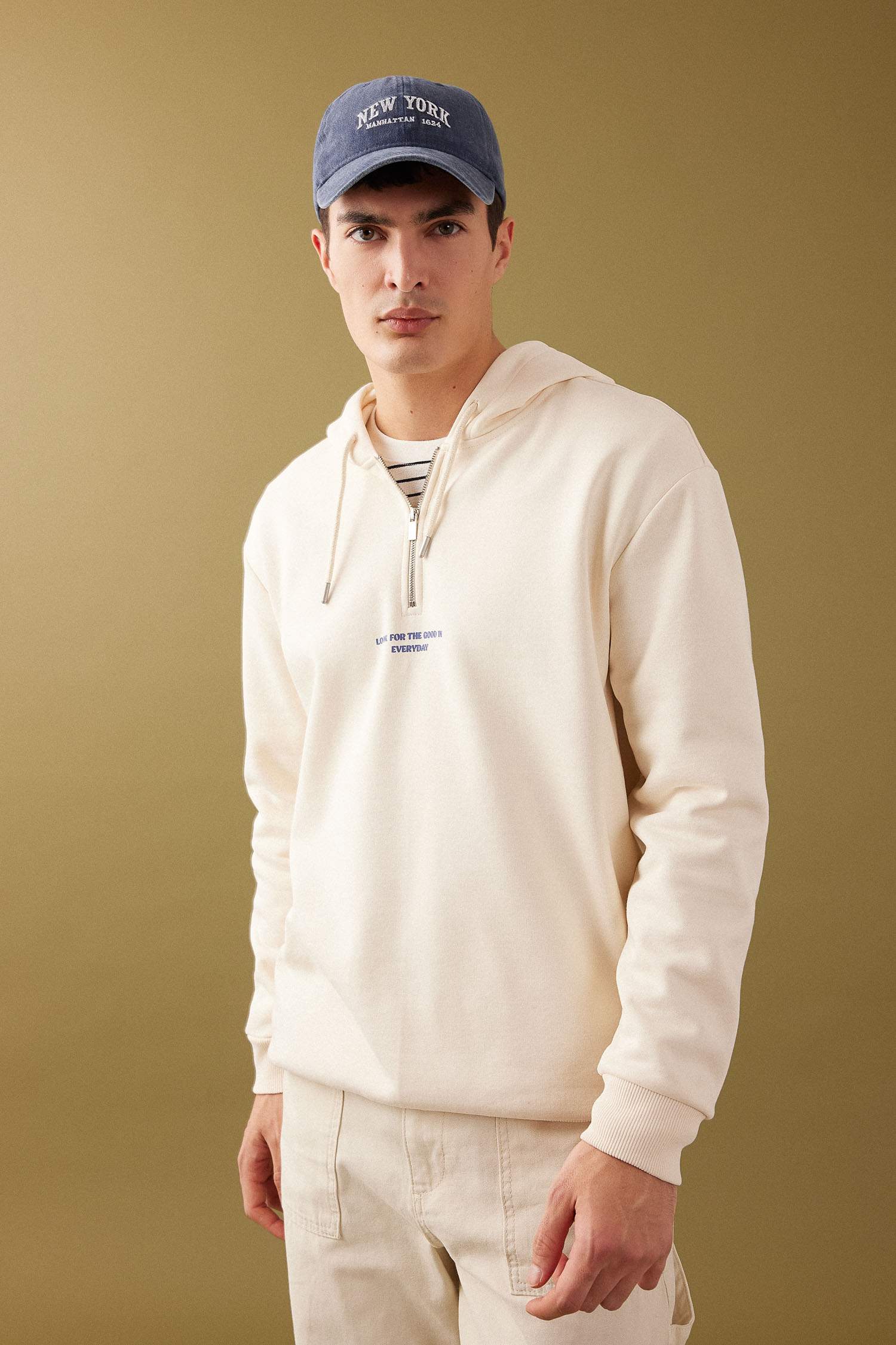Oversize Geniş Kalıp Kapüşonlu Fermuarlı Sırt Baskılı Sweatshirt