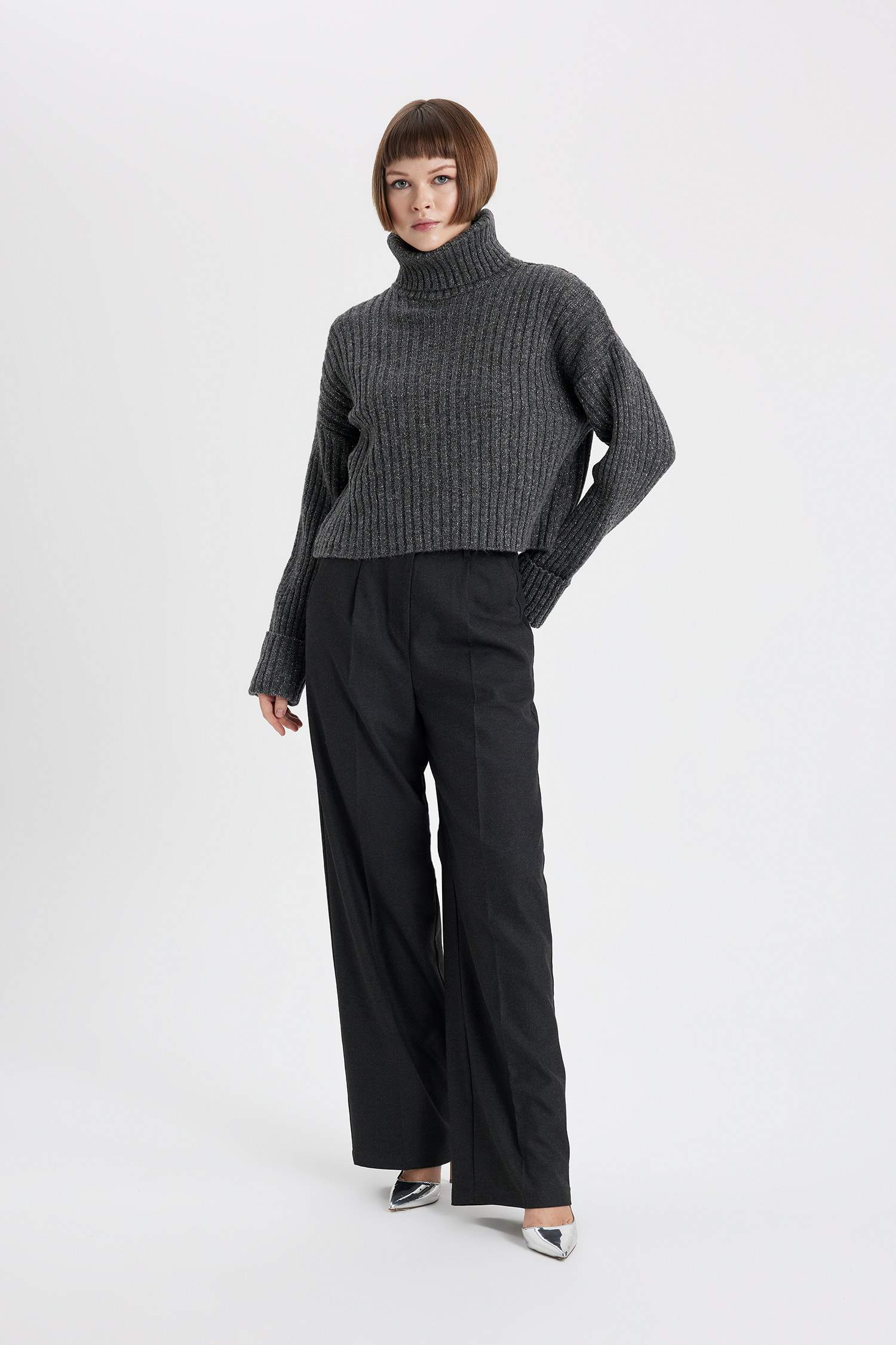 Turtleneck Ribana Crop Pullover
