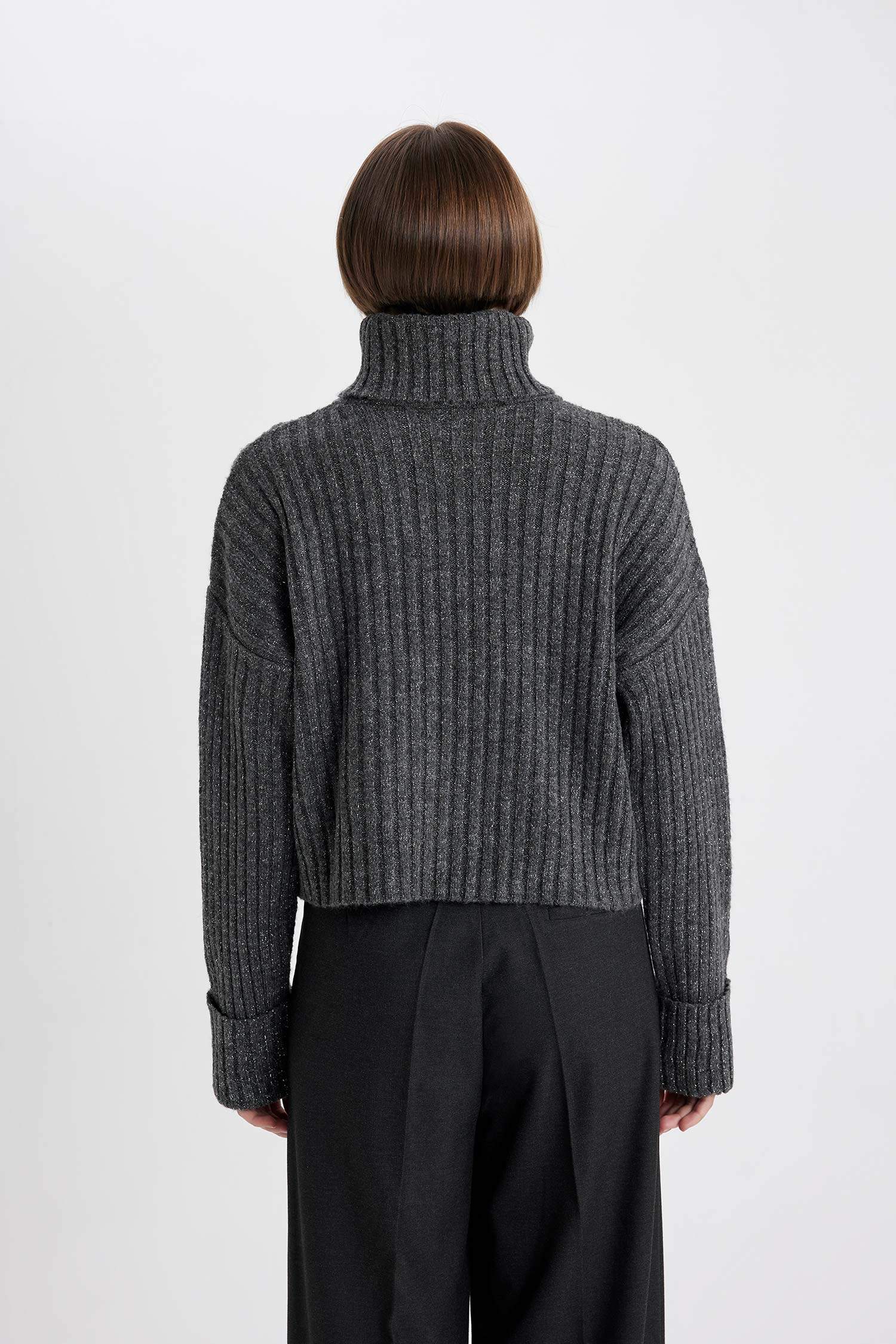 Turtleneck Ribana Crop Pullover