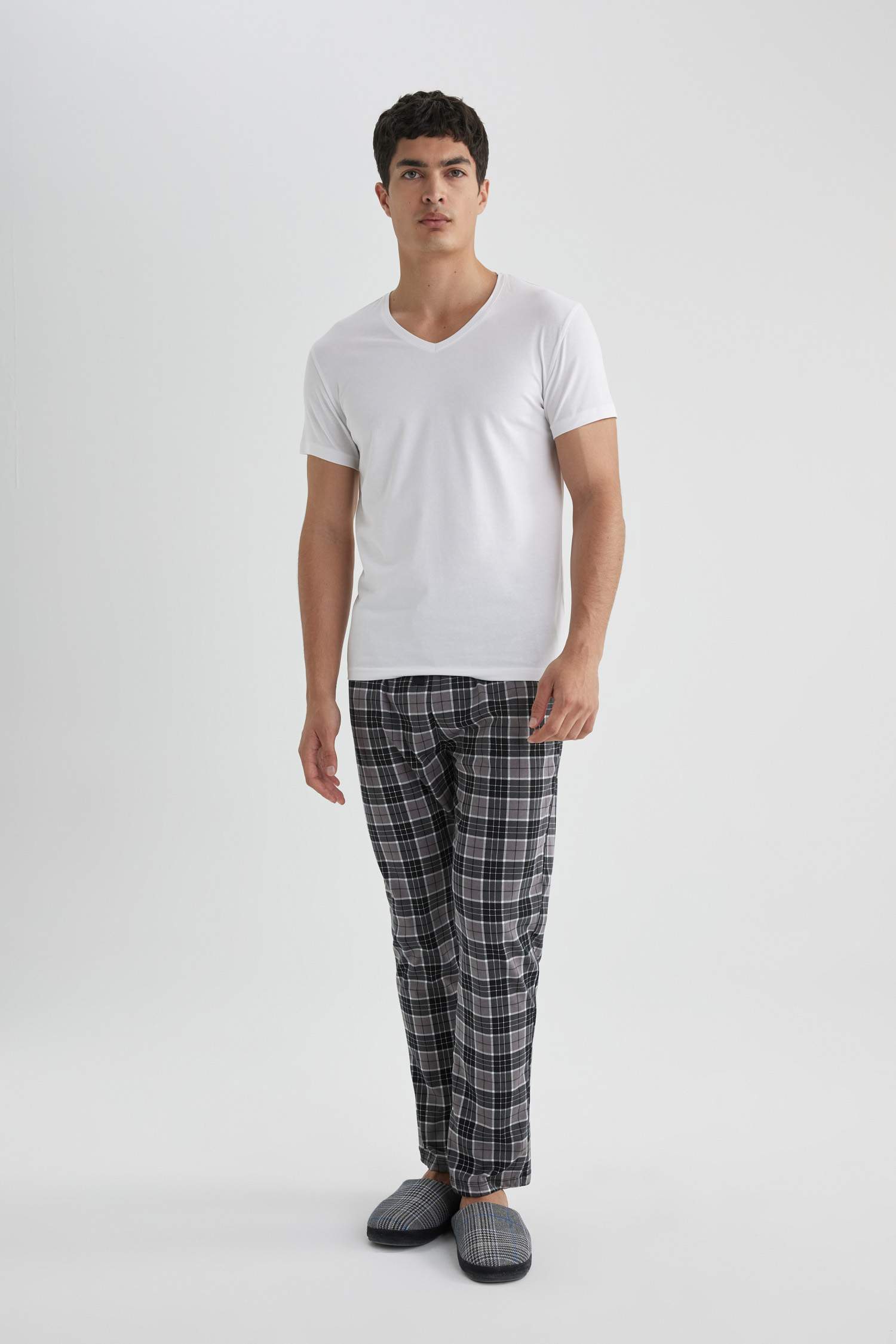 بلوزة سليم فيت بياقة V