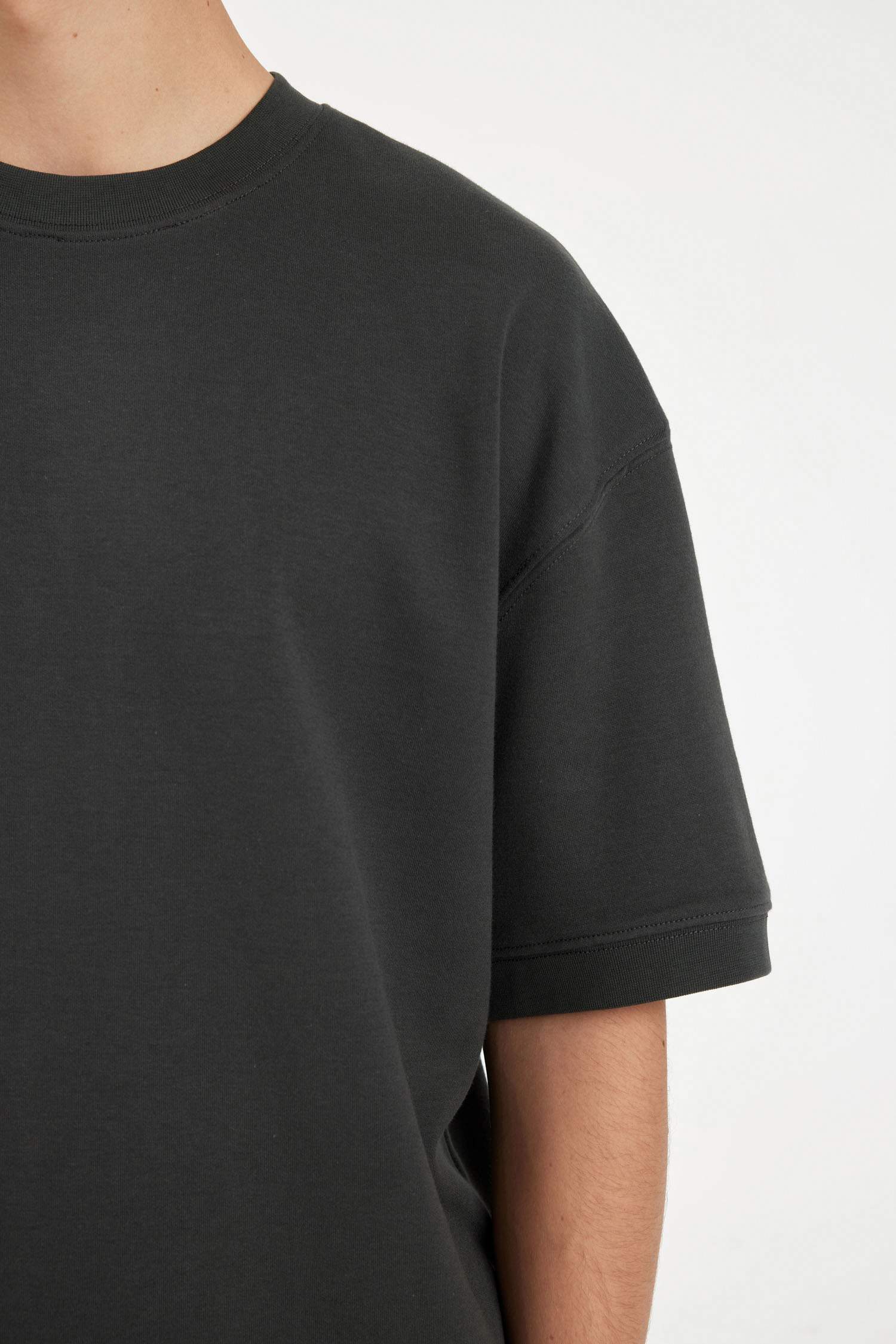 Loose Fit Bisiklet Yaka Kısa Kollu Ağır Kumaş Basic Düz Tişört