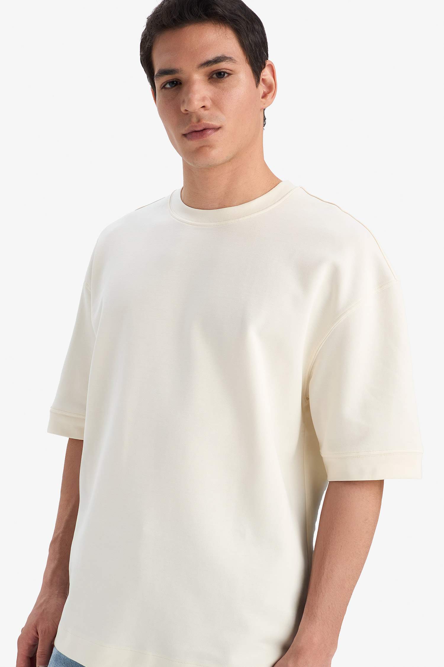 Loose Fit Rahat Kesim Bisiklet Yaka Ağır Kumaş Basic Düz Kısa Kollu Tişört