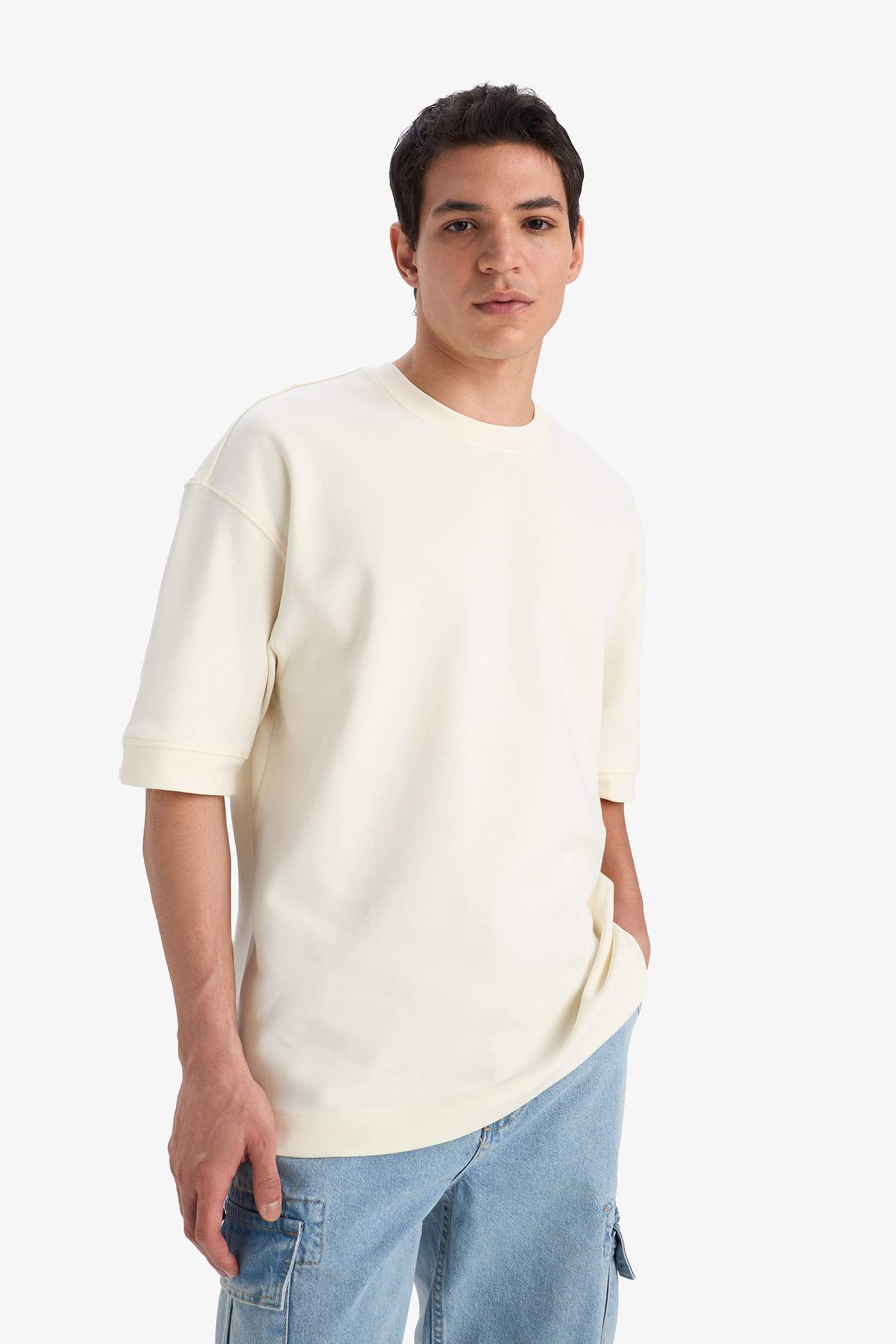 Loose Fit Rahat Kesim Bisiklet Yaka Ağır Kumaş Basic Düz Kısa Kollu Tişört