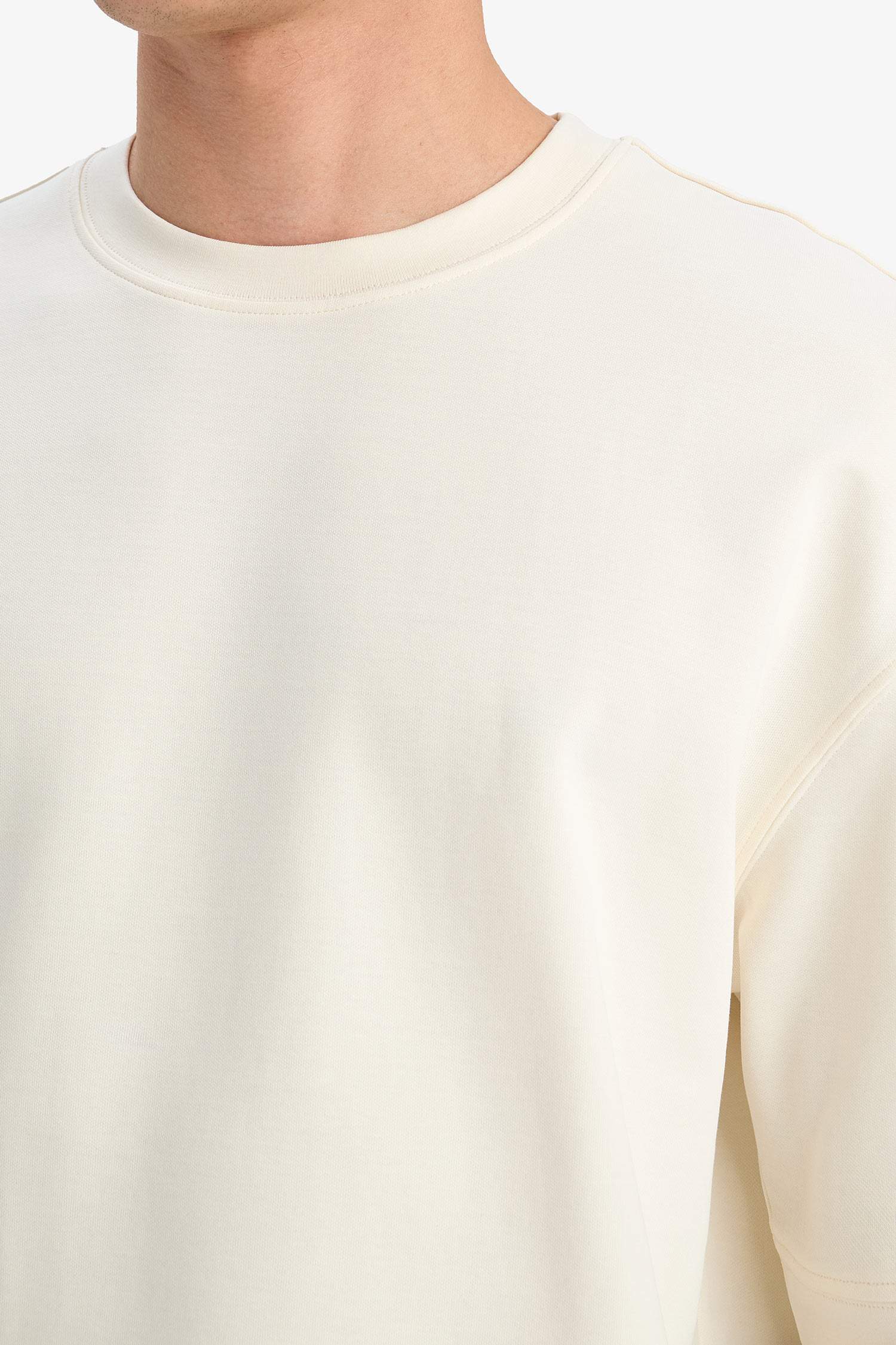 Loose Fit Rahat Kesim Bisiklet Yaka Ağır Kumaş Basic Düz Kısa Kollu Tişört