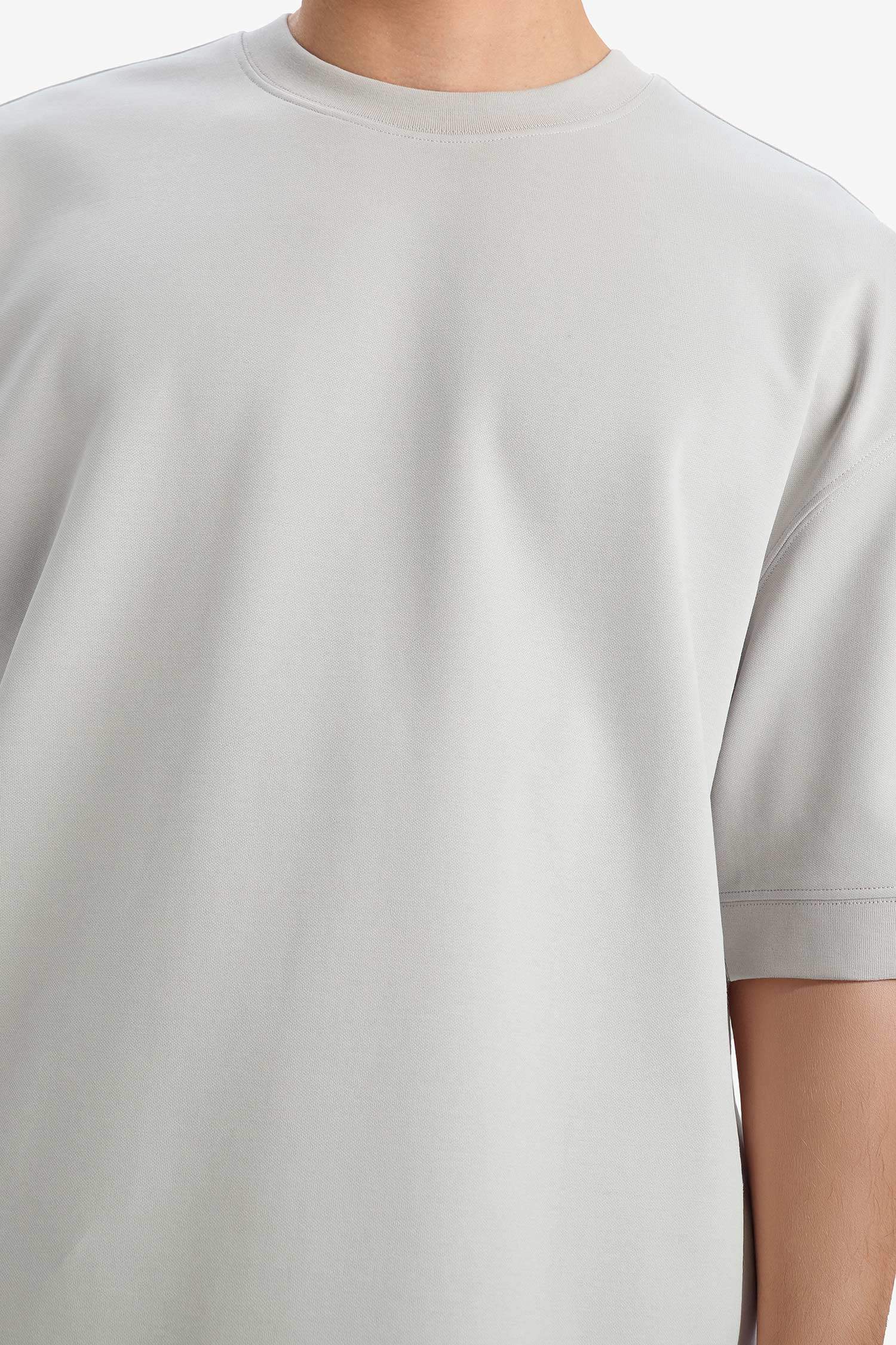 Loose Fit Rahat Kesim Bisiklet Yaka Ağır Kumaş Basic Düz Kısa Kollu Tişört