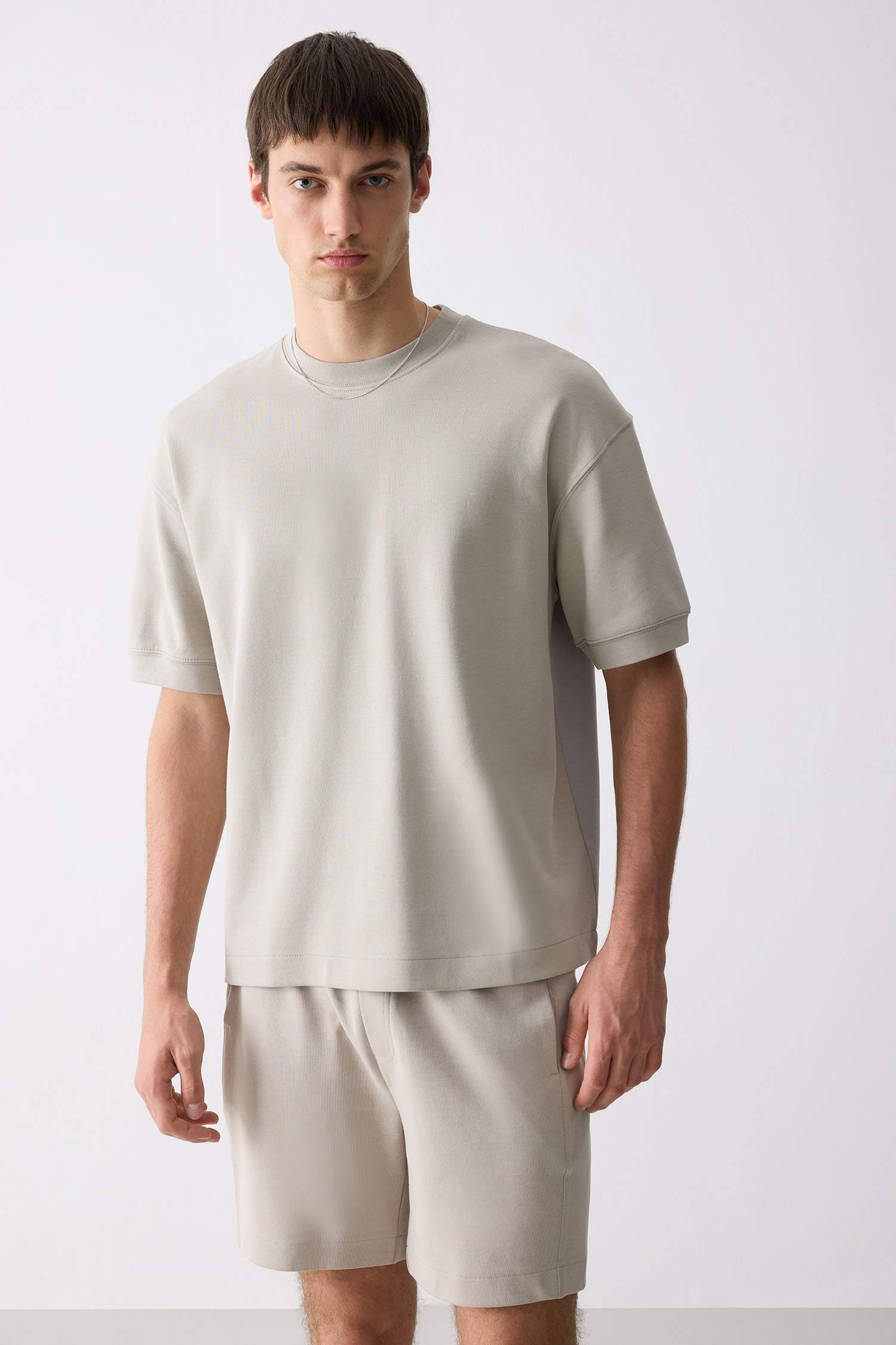 تيشيرت تقيل قصة فضفاضة بياخة مستديرة