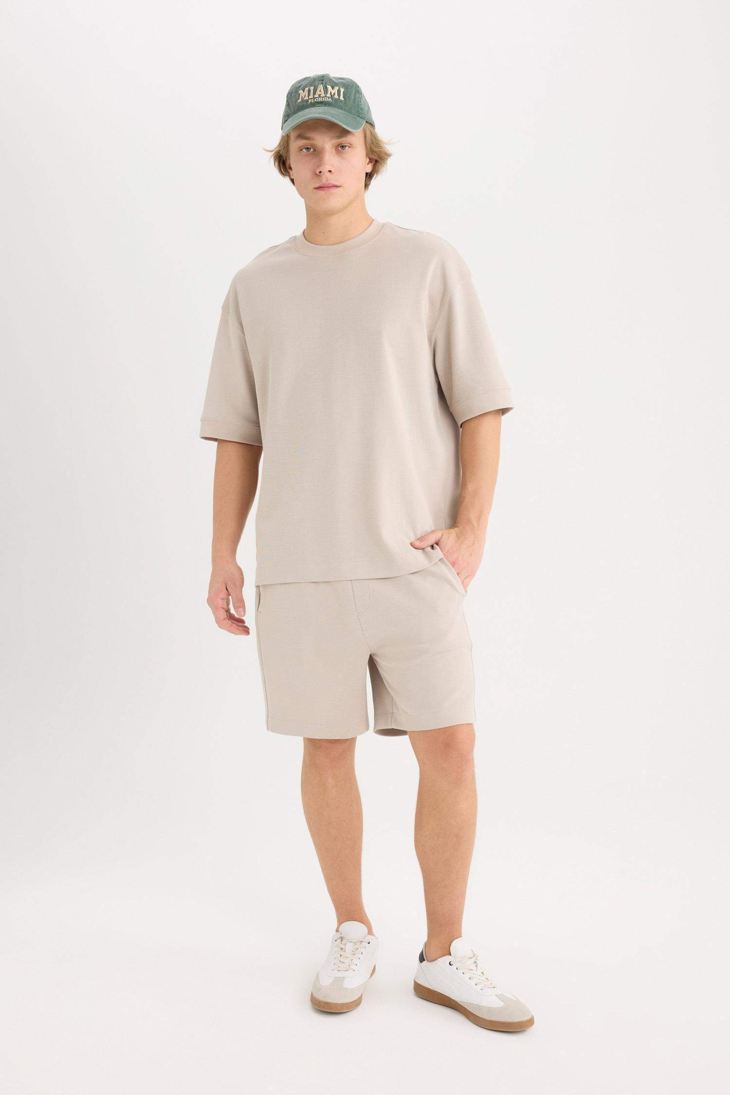 Loose Fit Crew Neck Heavy Fabric Basic T-Shirt