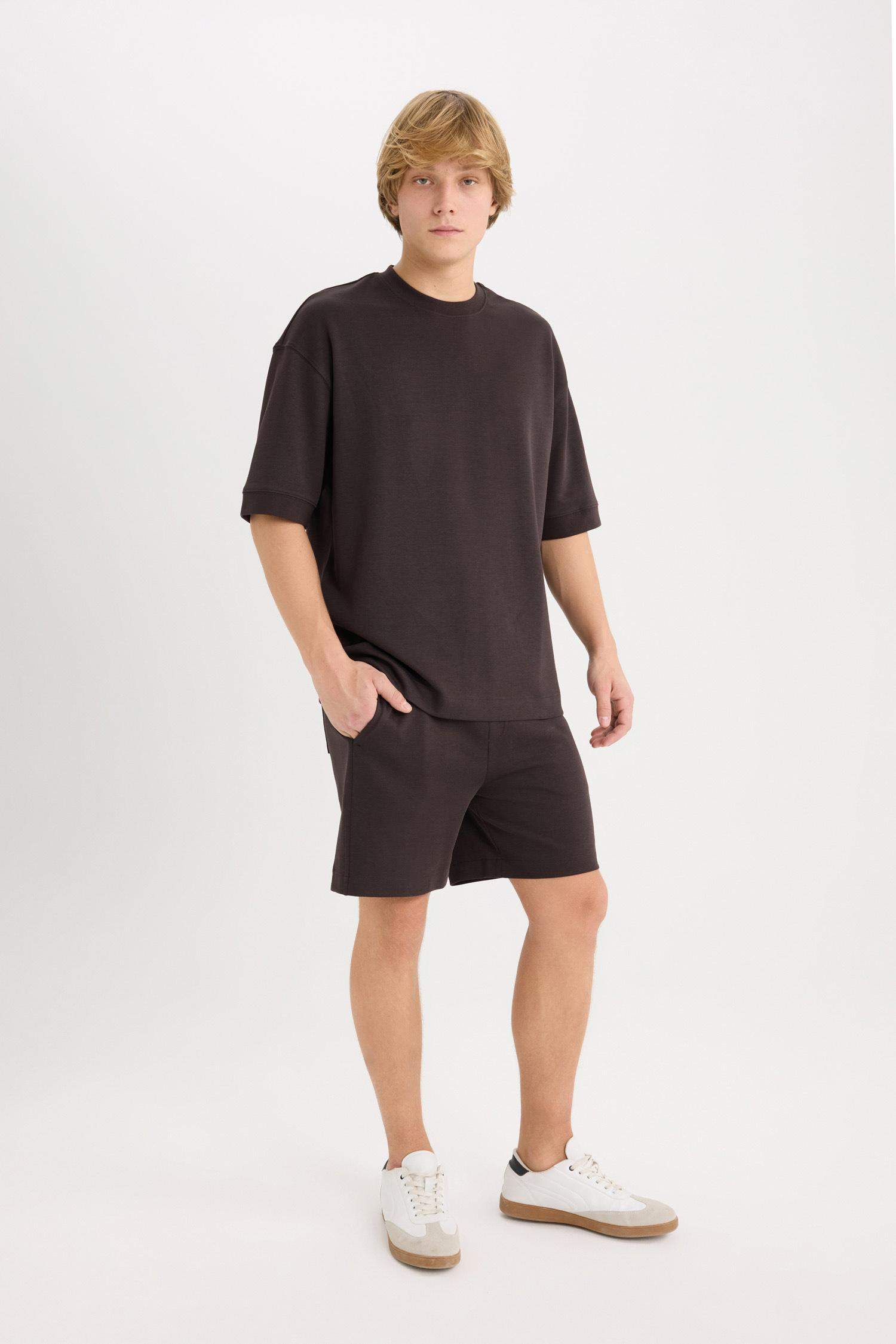 Loose Fit Bisiklet Yaka Kısa Kollu Ağır Kumaş Basic Düz Tişört