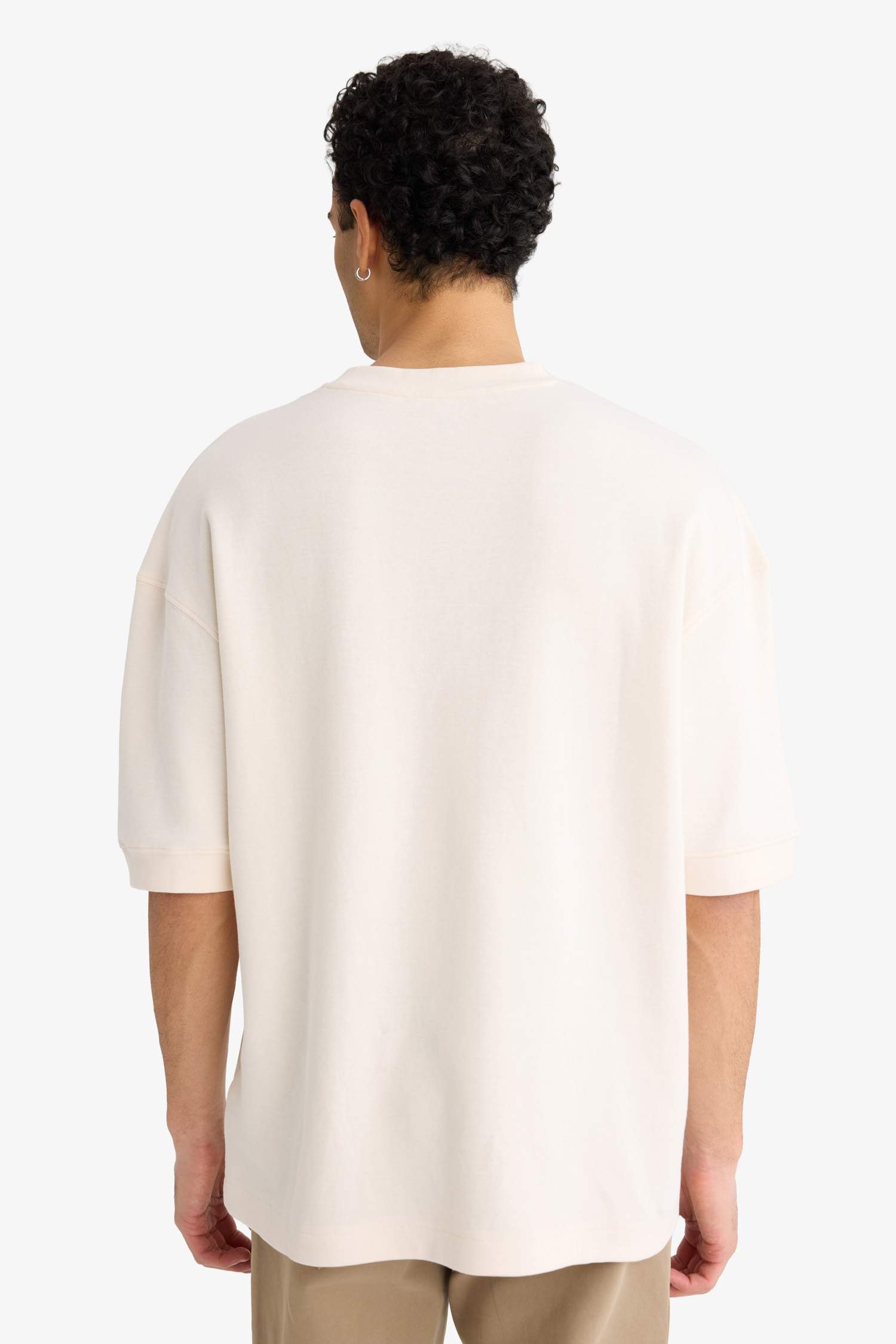 تيشيرت نص كم قصة فضفاضة برقبة مستديرة