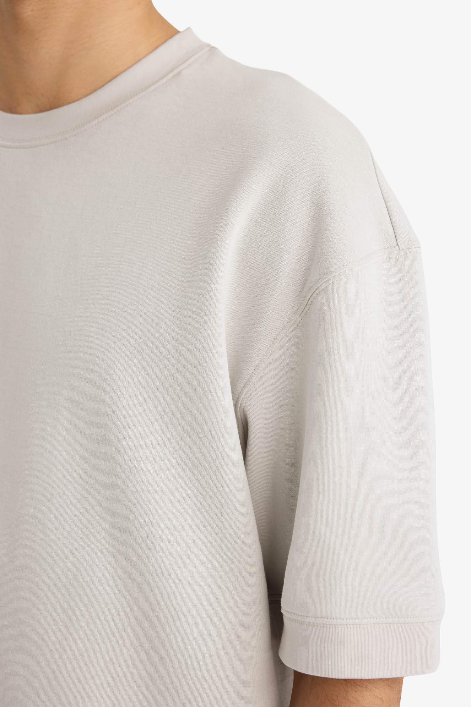 تيشيرت نص كم قصة فضفاضة برقبة مستديرة