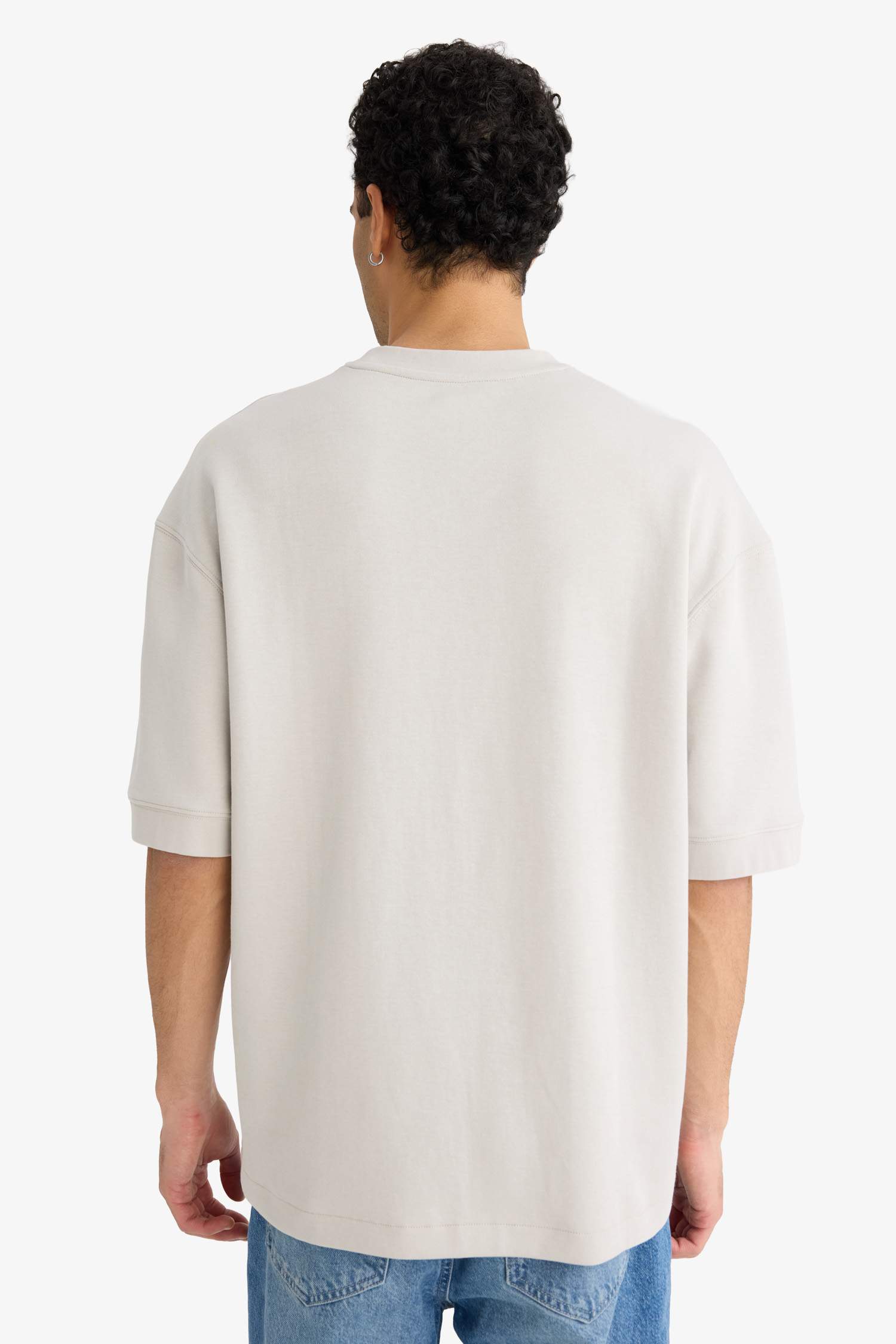 تيشيرت نص كم قصة فضفاضة برقبة مستديرة