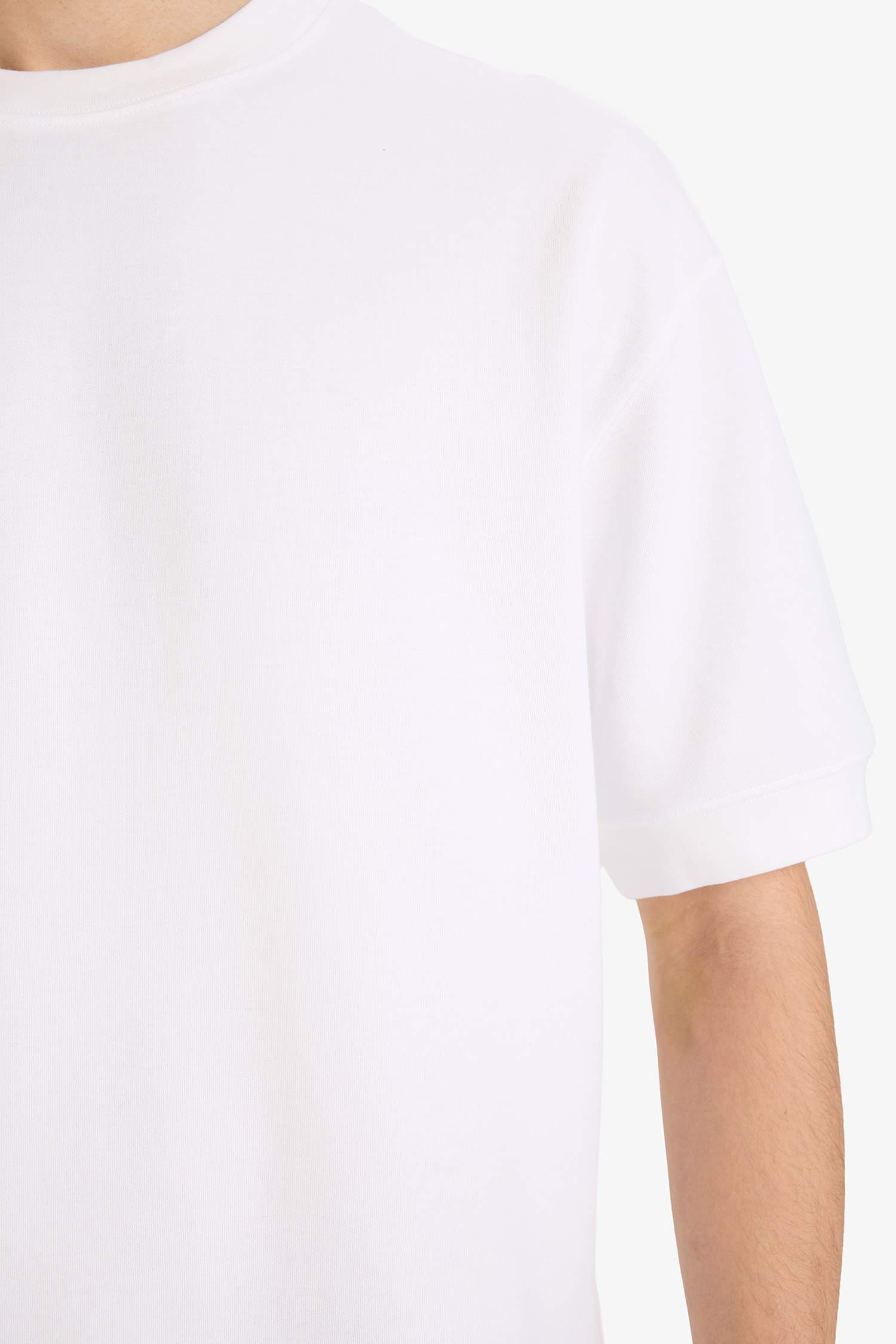 Ауа өткізетін матадан тігілген футболка