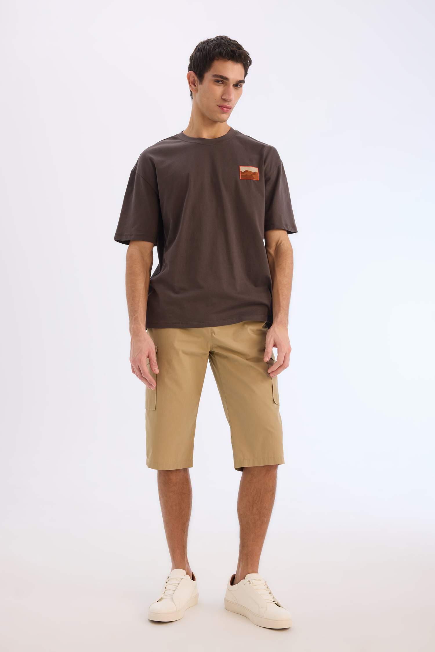 %100 Pamuk Oversize Geniş Kalıp Bisiklet Yaka Sırt Baskılı Kısa Kollu Tişört