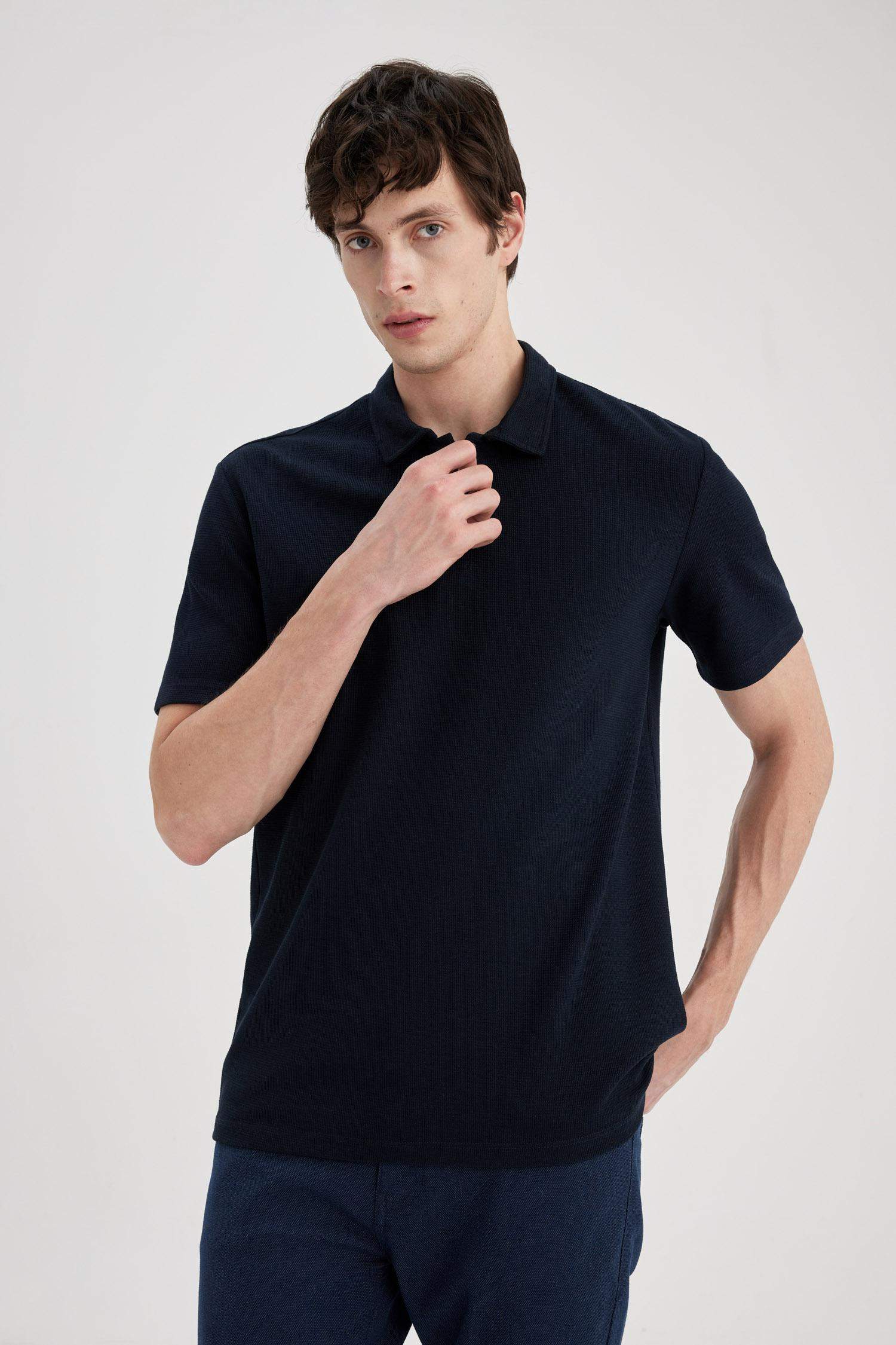 T-Shirt Polo Coupe Régulière à Manches Courtes