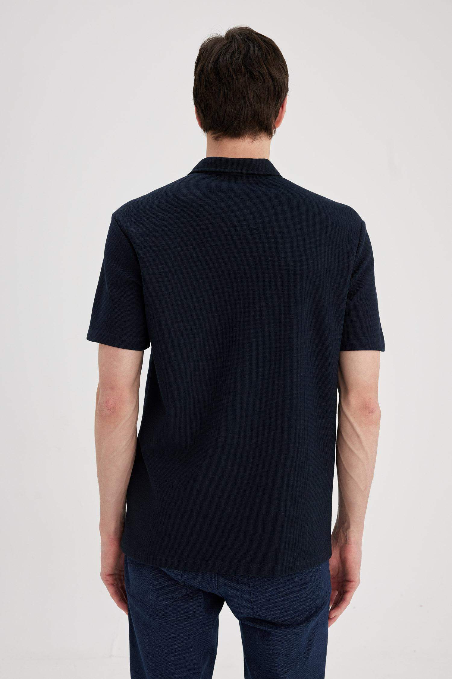 T-Shirt Polo Coupe Régulière à Manches Courtes