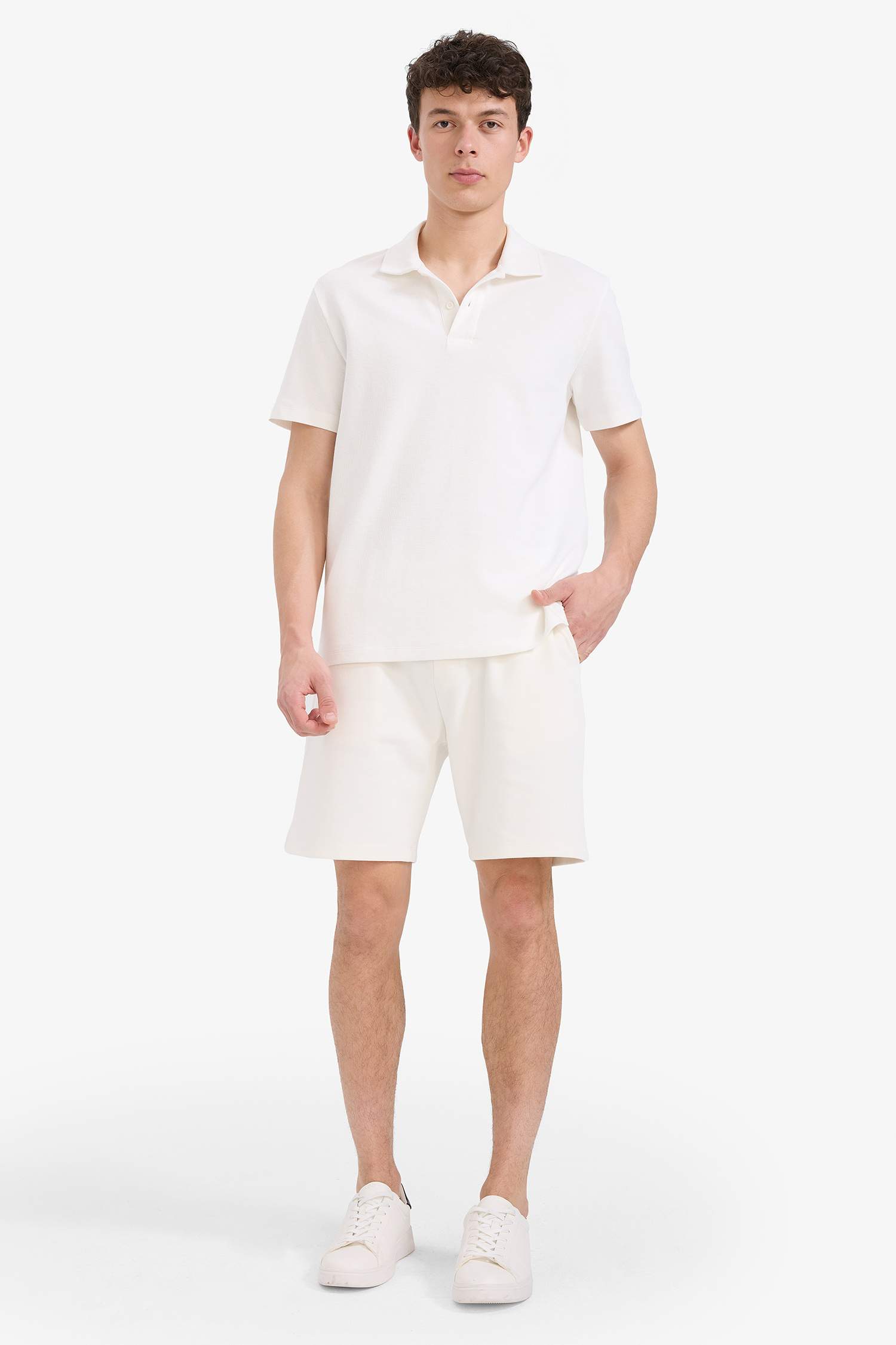 Regular Fit Polo Yaka Dokulu Basic Düz Kısa Kollu Tişört