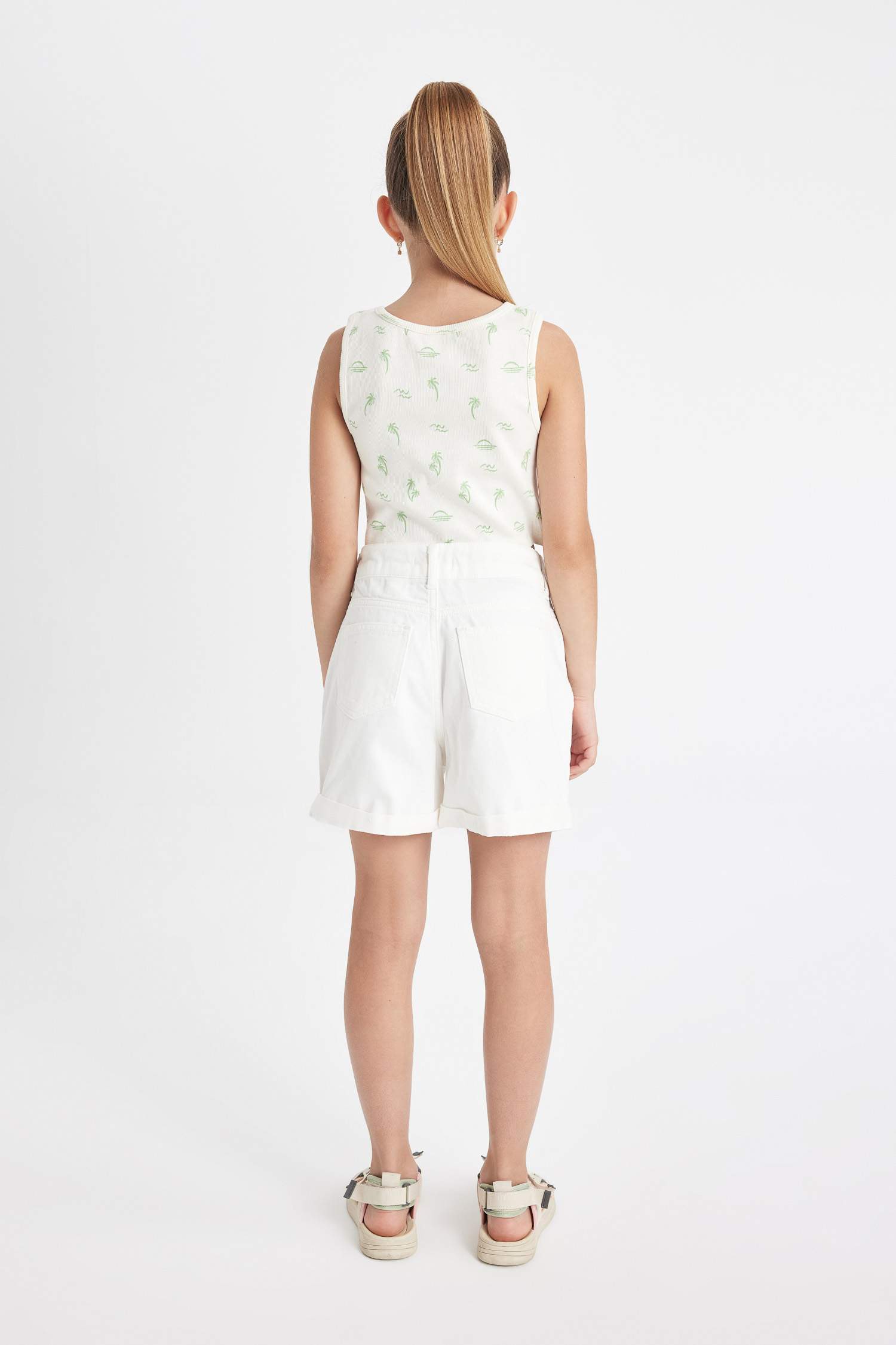 شورت جينز بناتي وايد ليج