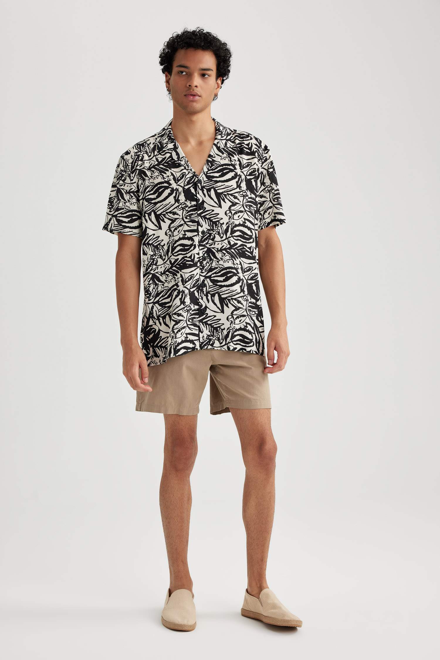 Regular Fit Apache Neck Viscose Printed Short Sleeve Shirt