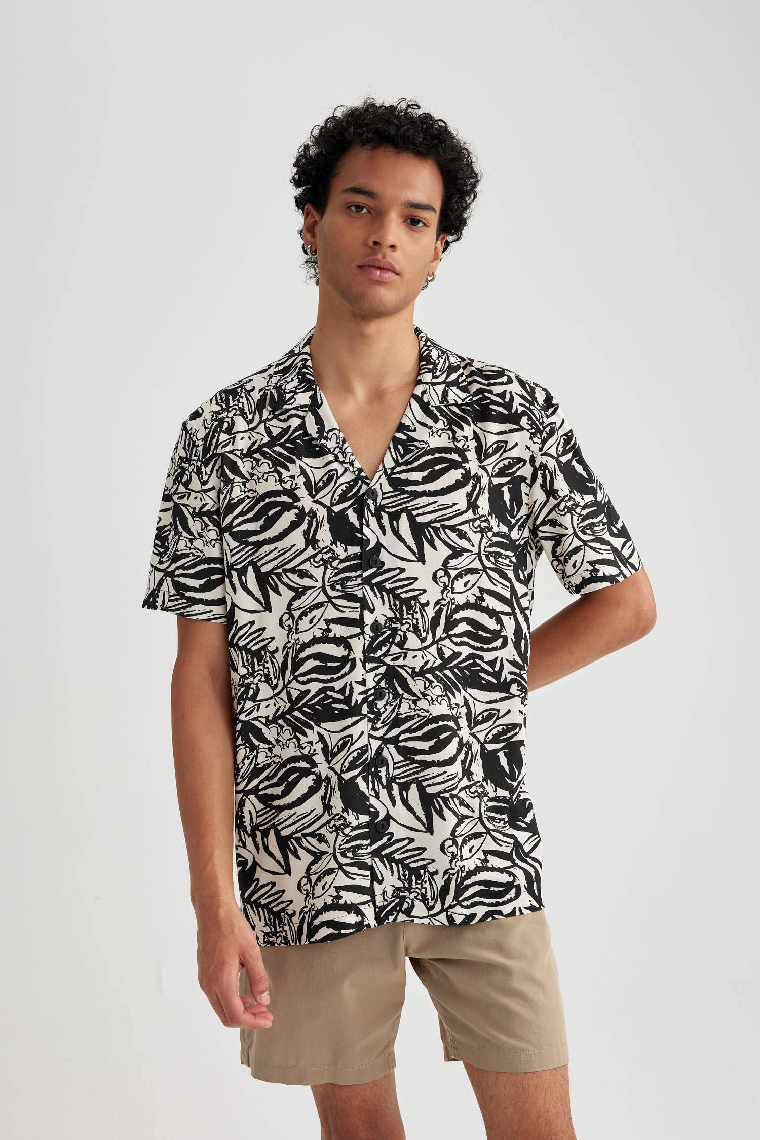 Regular Fit Apache Neck Viscose Printed Short Sleeve Shirt