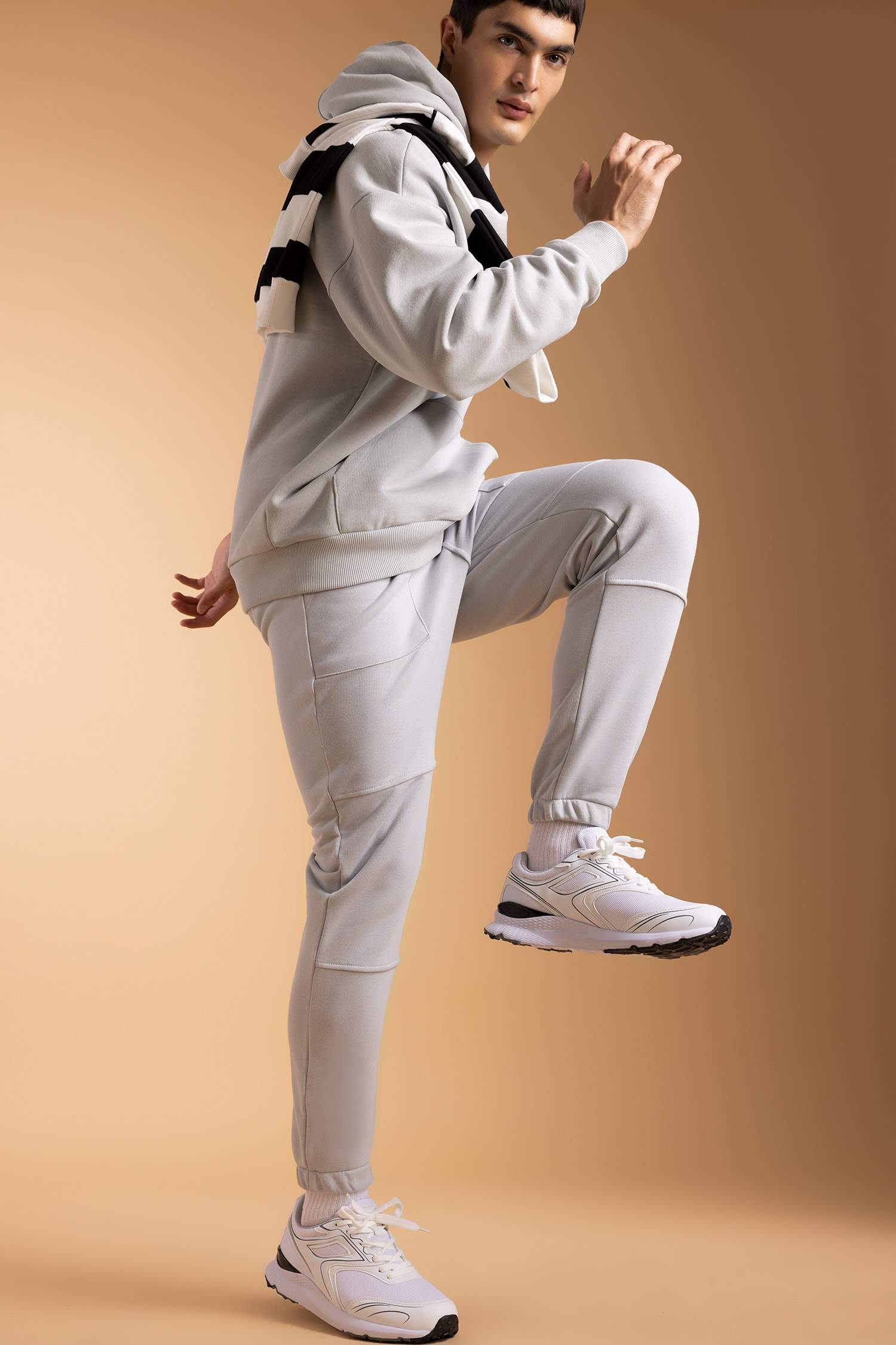 Man Serrated Sole Sport shoes