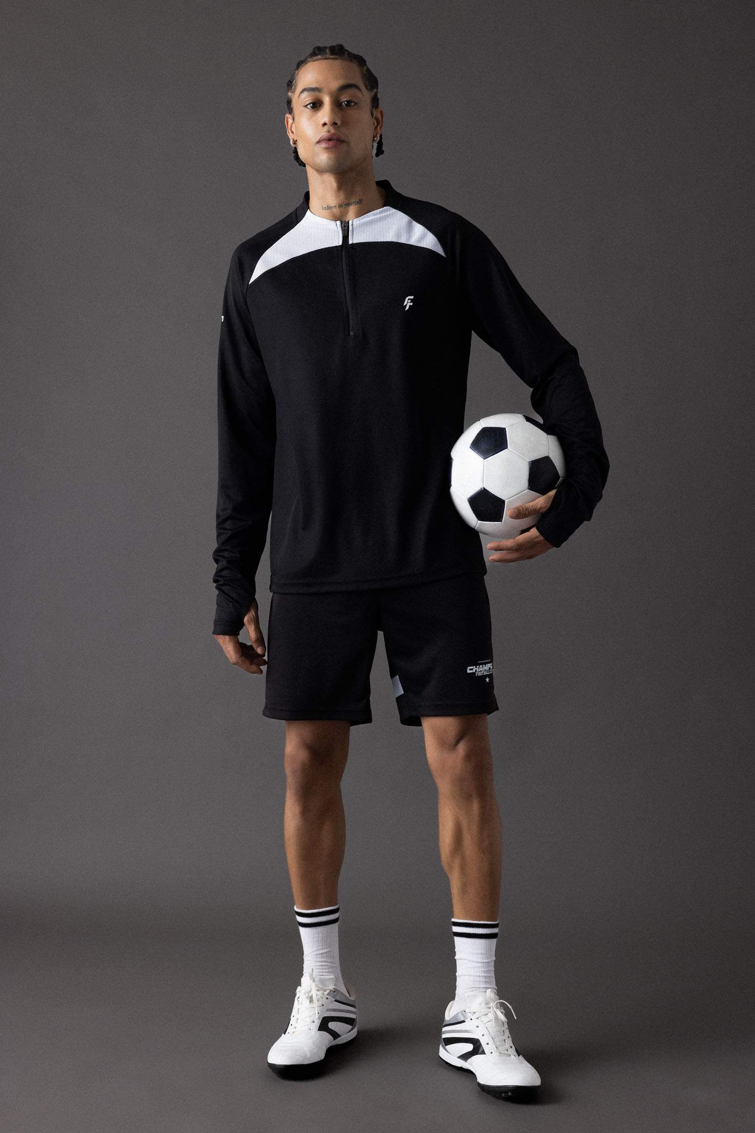 شورت رياضي قصير أسود سليم فيت من DeFactoFit