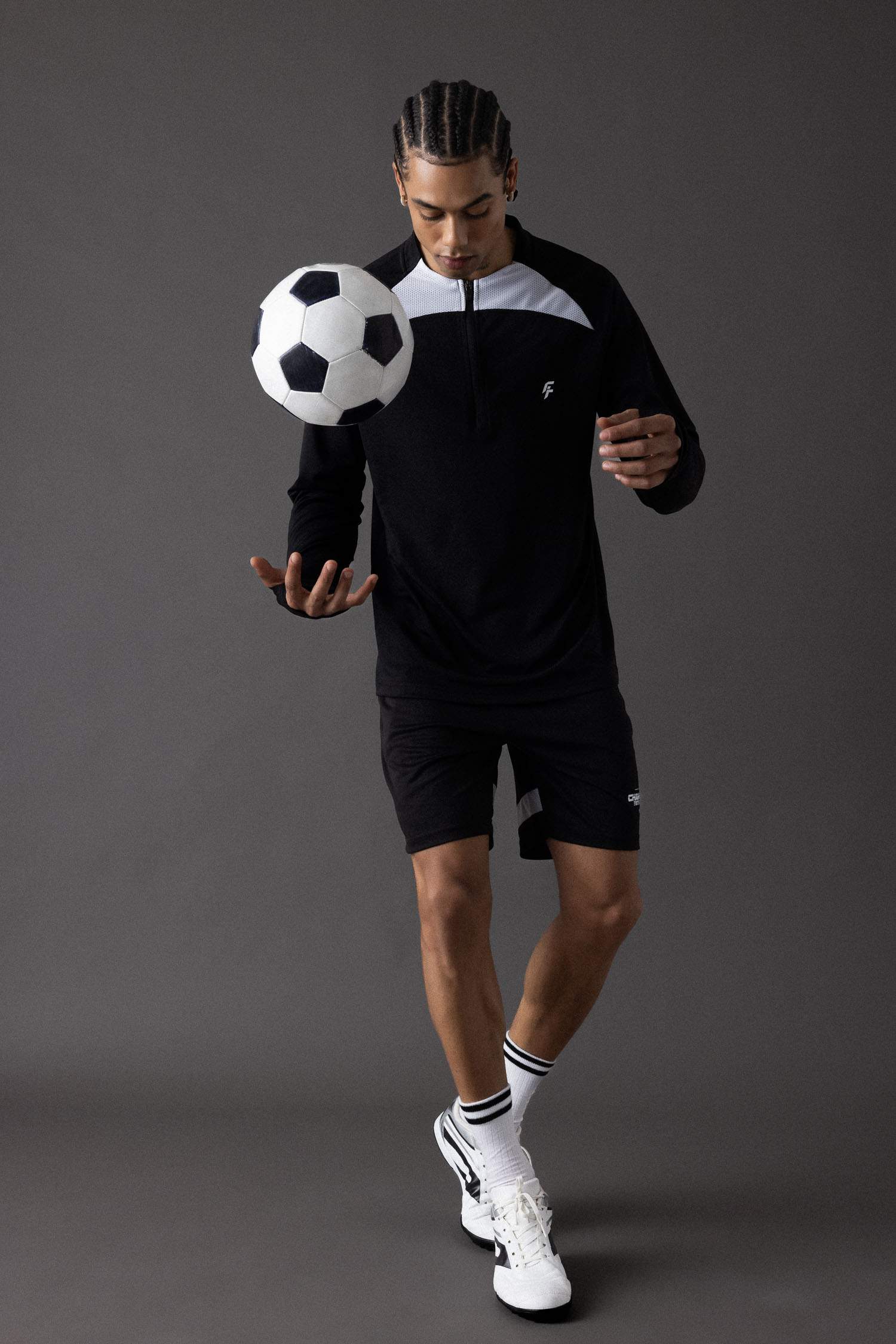 شورت رياضي قصير أسود سليم فيت من DeFactoFit