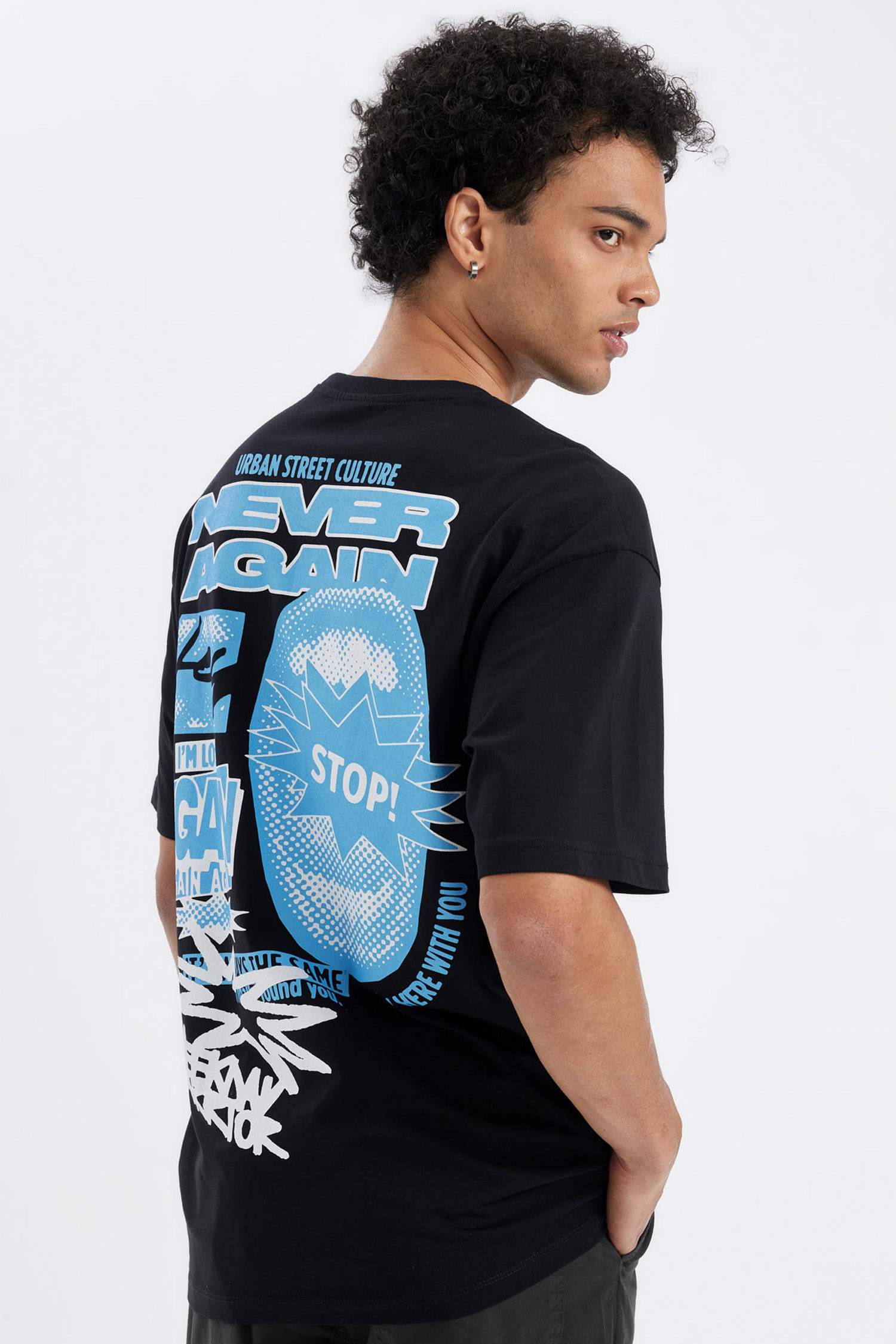 %100 Pamuk Comfort Regular Fit Rahat Kesim Bisiklet Yaka Sırt Baskılı Kısa Kollu Tişört